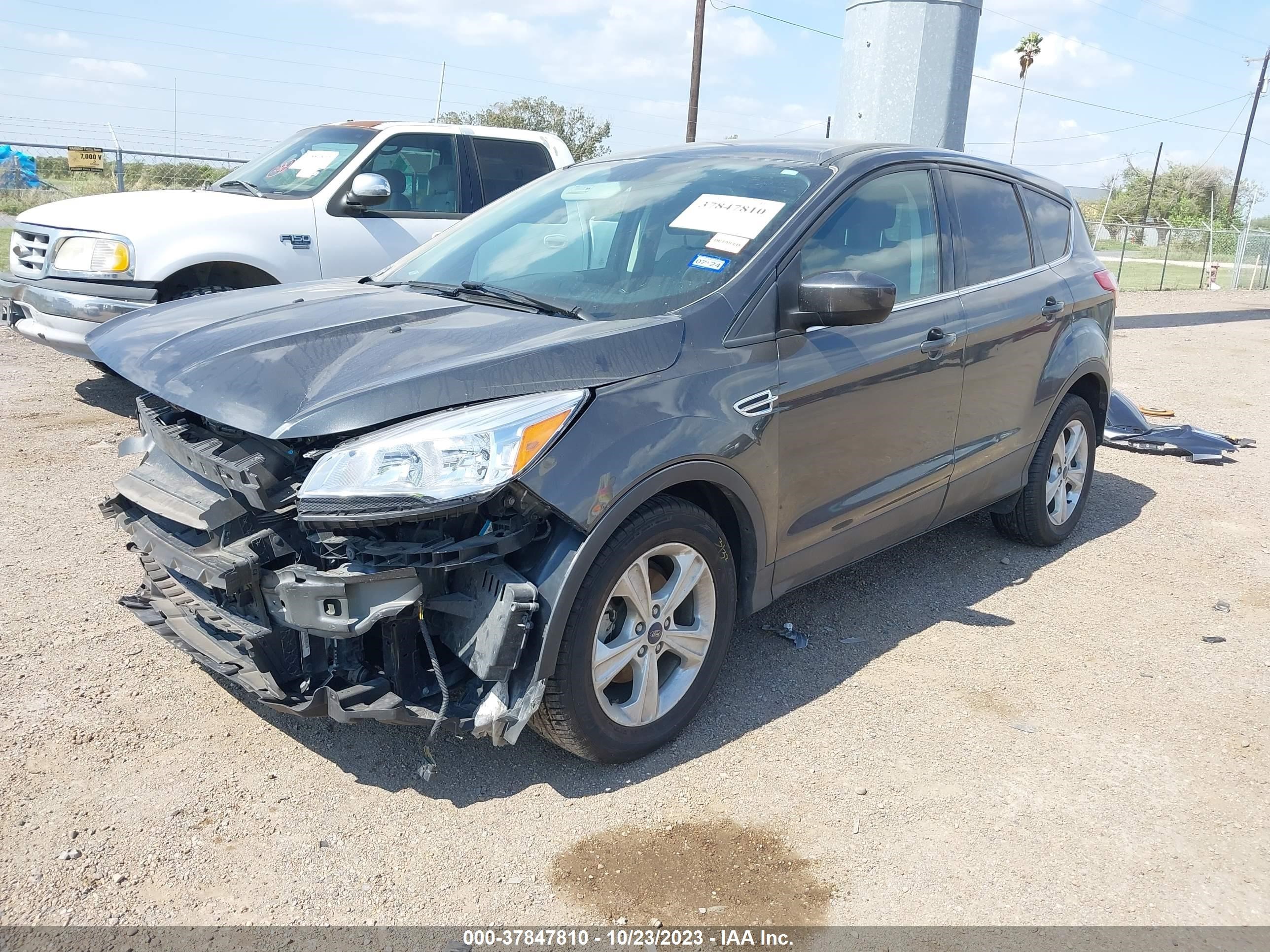 Photo 1 VIN: 1FMCU0G78FUC61524 - FORD ESCAPE 