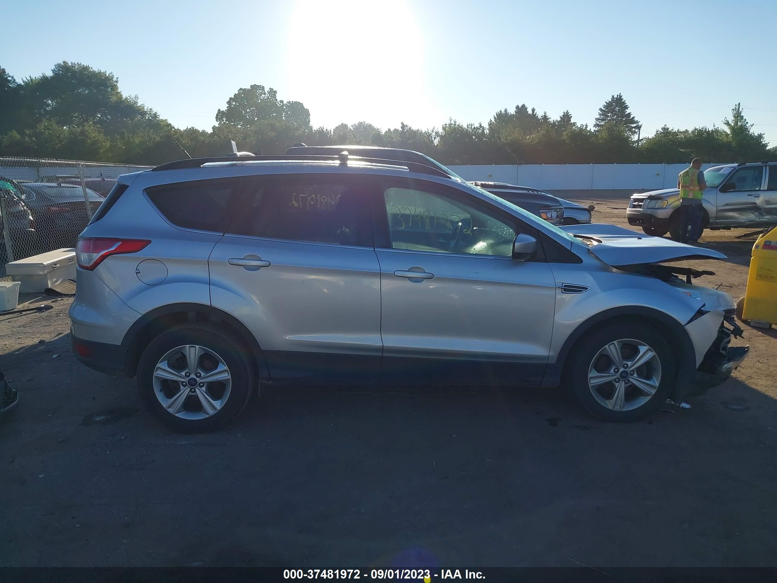 Photo 13 VIN: 1FMCU0G7XFUB16565 - FORD ESCAPE 