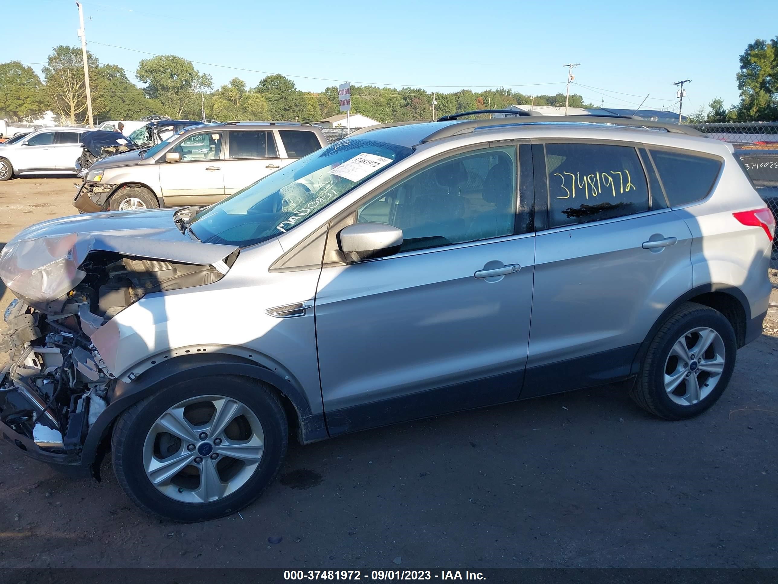 Photo 14 VIN: 1FMCU0G7XFUB16565 - FORD ESCAPE 