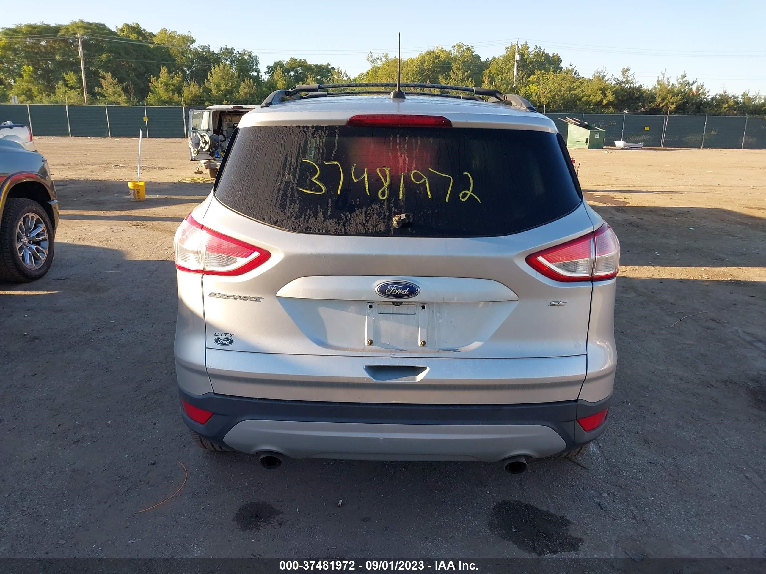 Photo 16 VIN: 1FMCU0G7XFUB16565 - FORD ESCAPE 