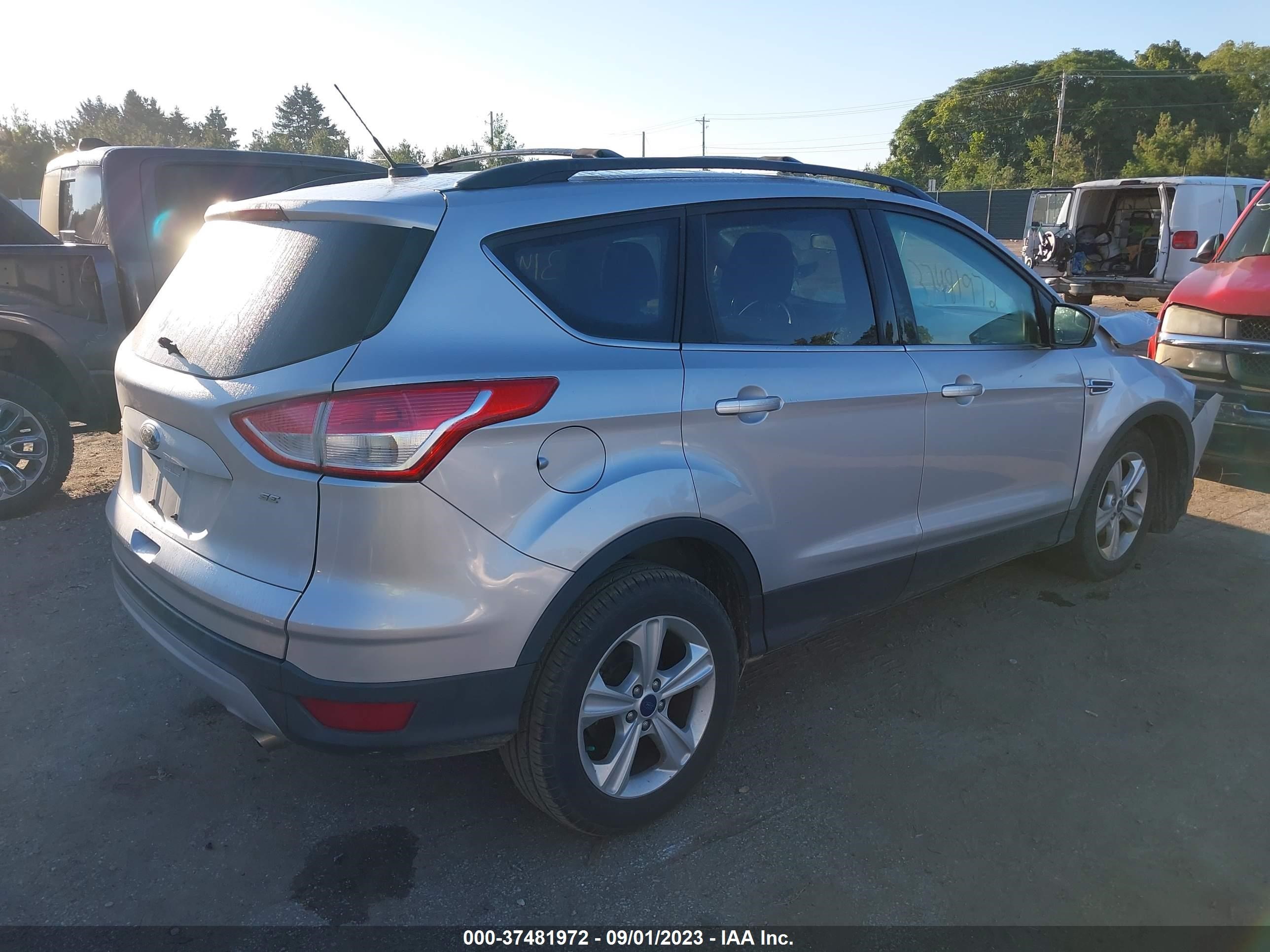 Photo 3 VIN: 1FMCU0G7XFUB16565 - FORD ESCAPE 