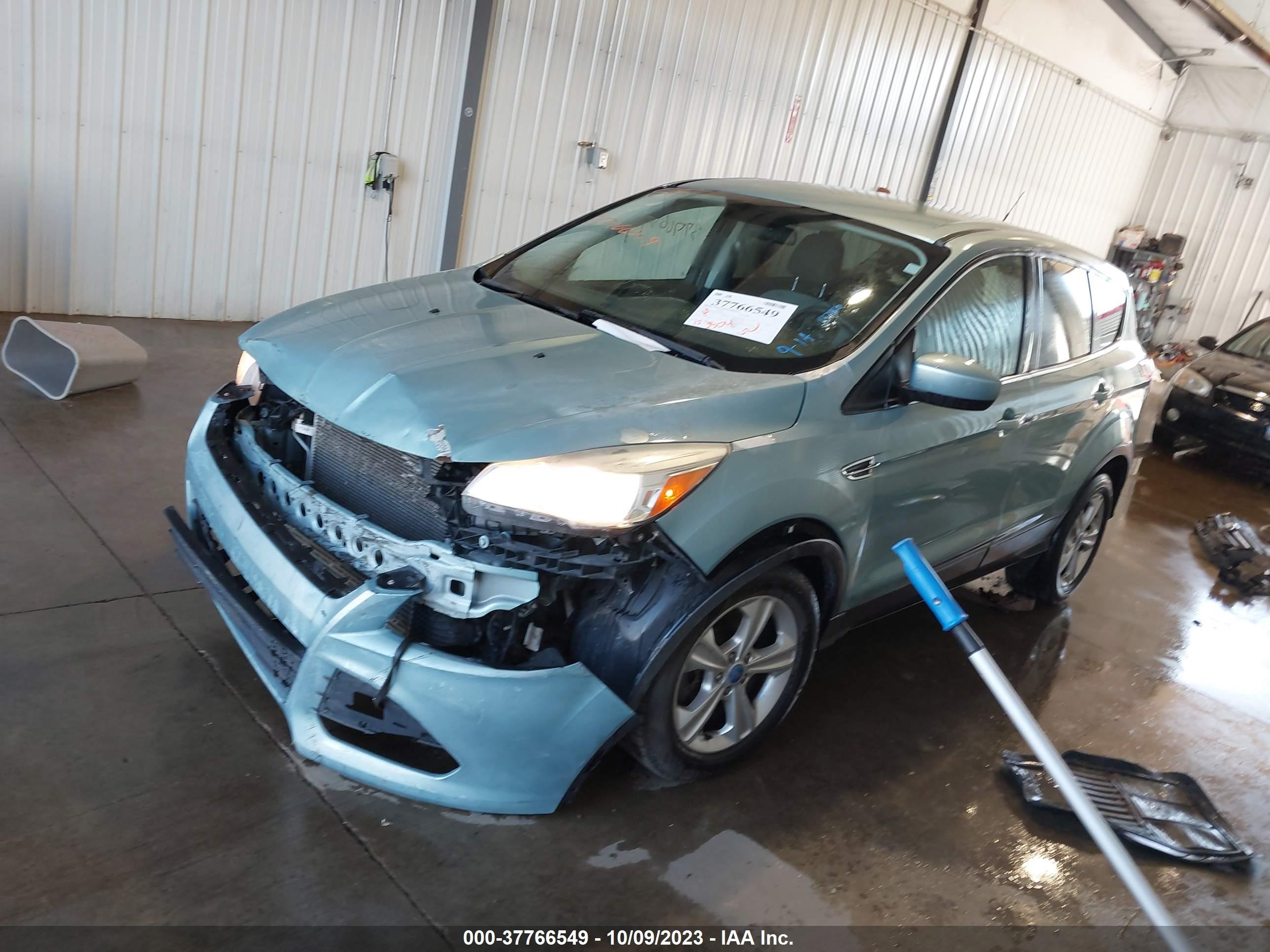 Photo 1 VIN: 1FMCU0G90DUC80647 - FORD ESCAPE 