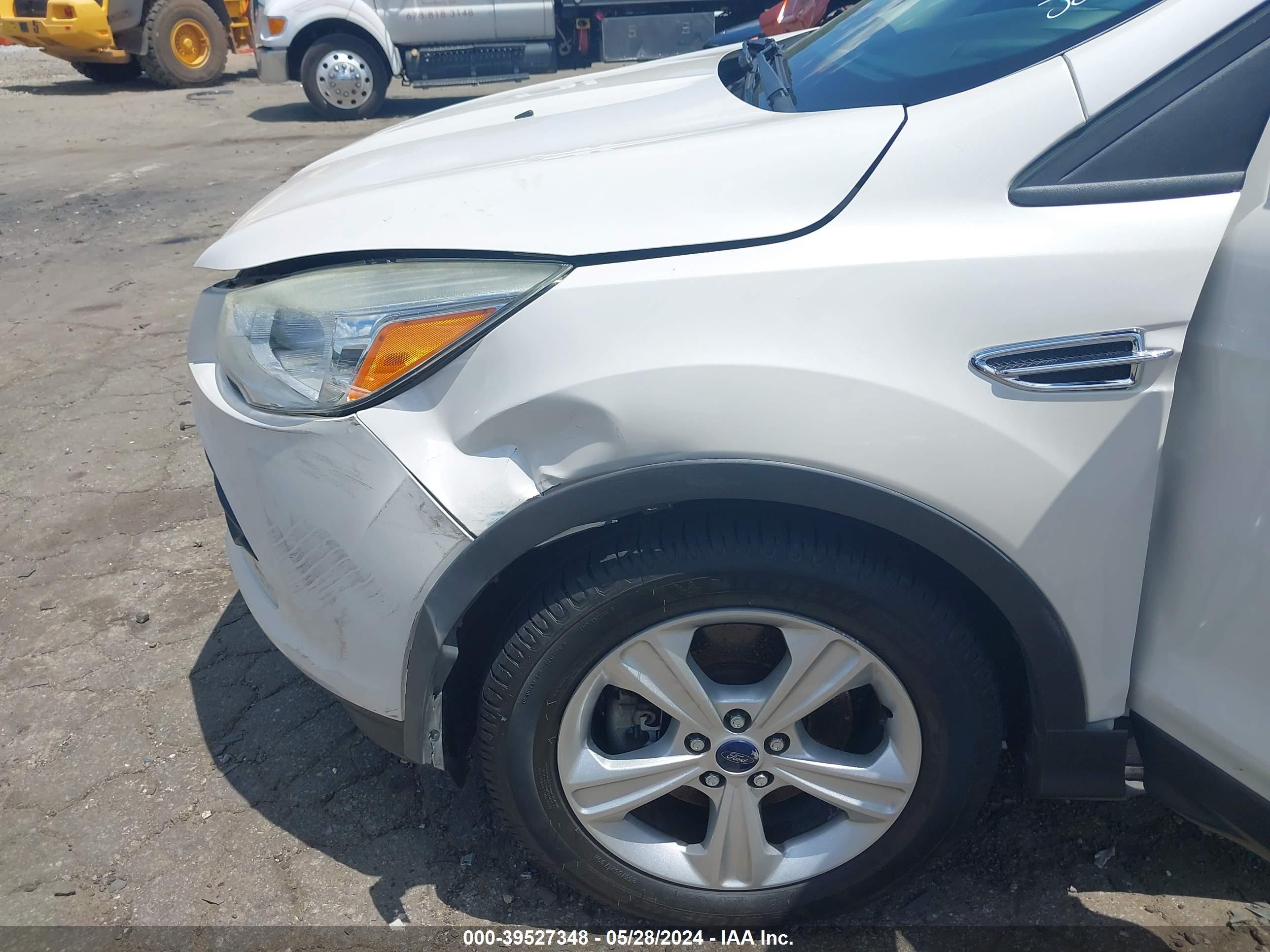 Photo 5 VIN: 1FMCU0G92EUD49968 - FORD ESCAPE 