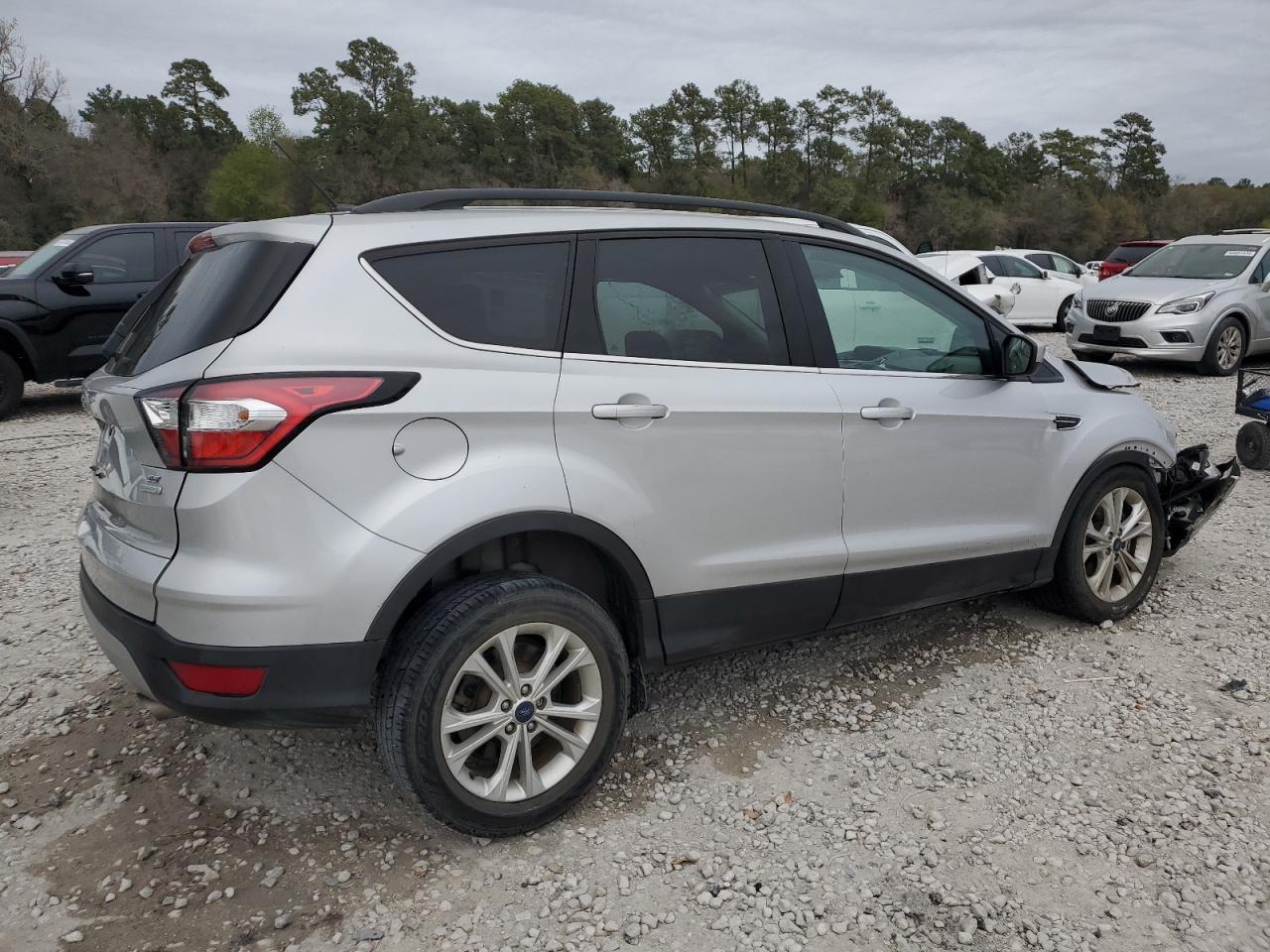 Photo 2 VIN: 1FMCU0G92JUB49537 - FORD ESCAPE 