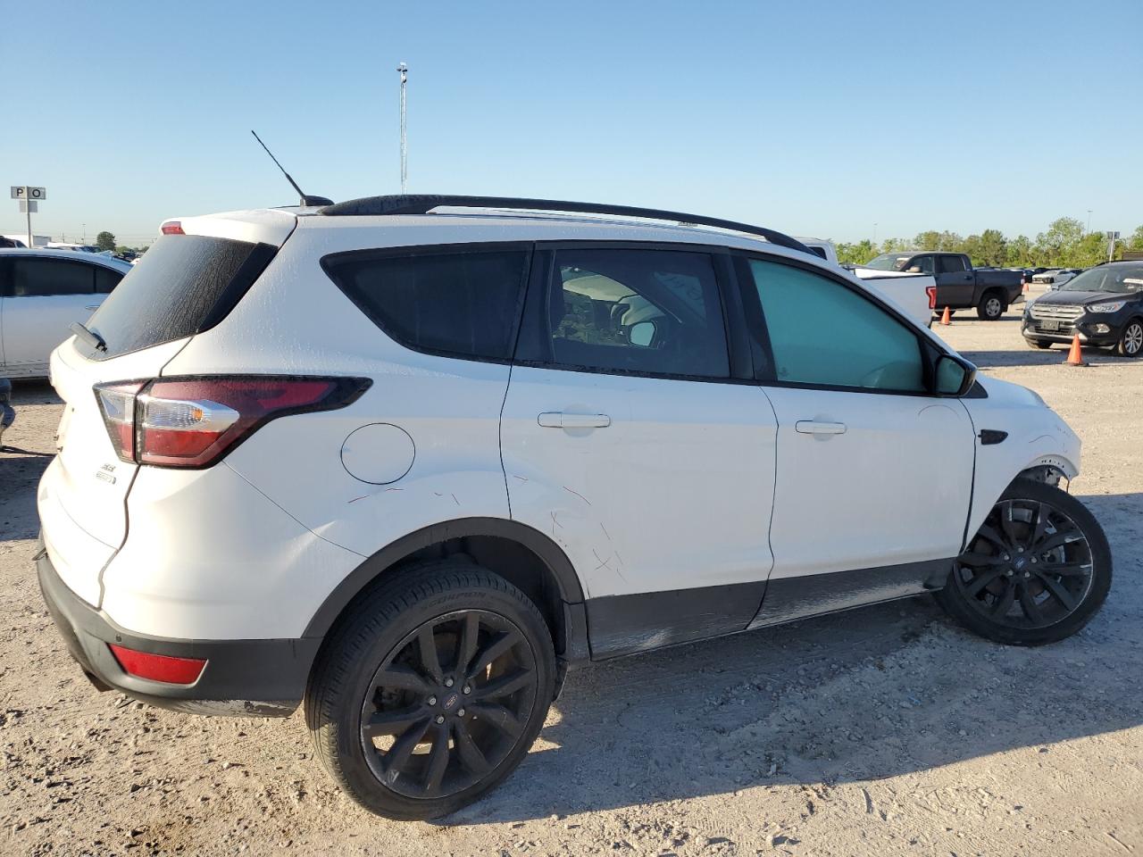 Photo 2 VIN: 1FMCU0G94HUC49097 - FORD ESCAPE 