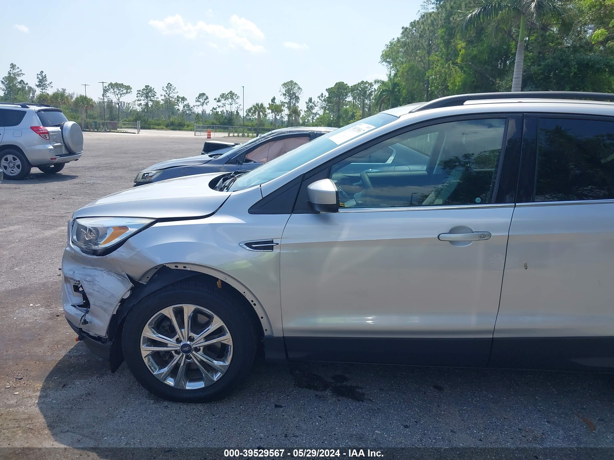 Photo 12 VIN: 1FMCU0G94JUB49765 - FORD ESCAPE 