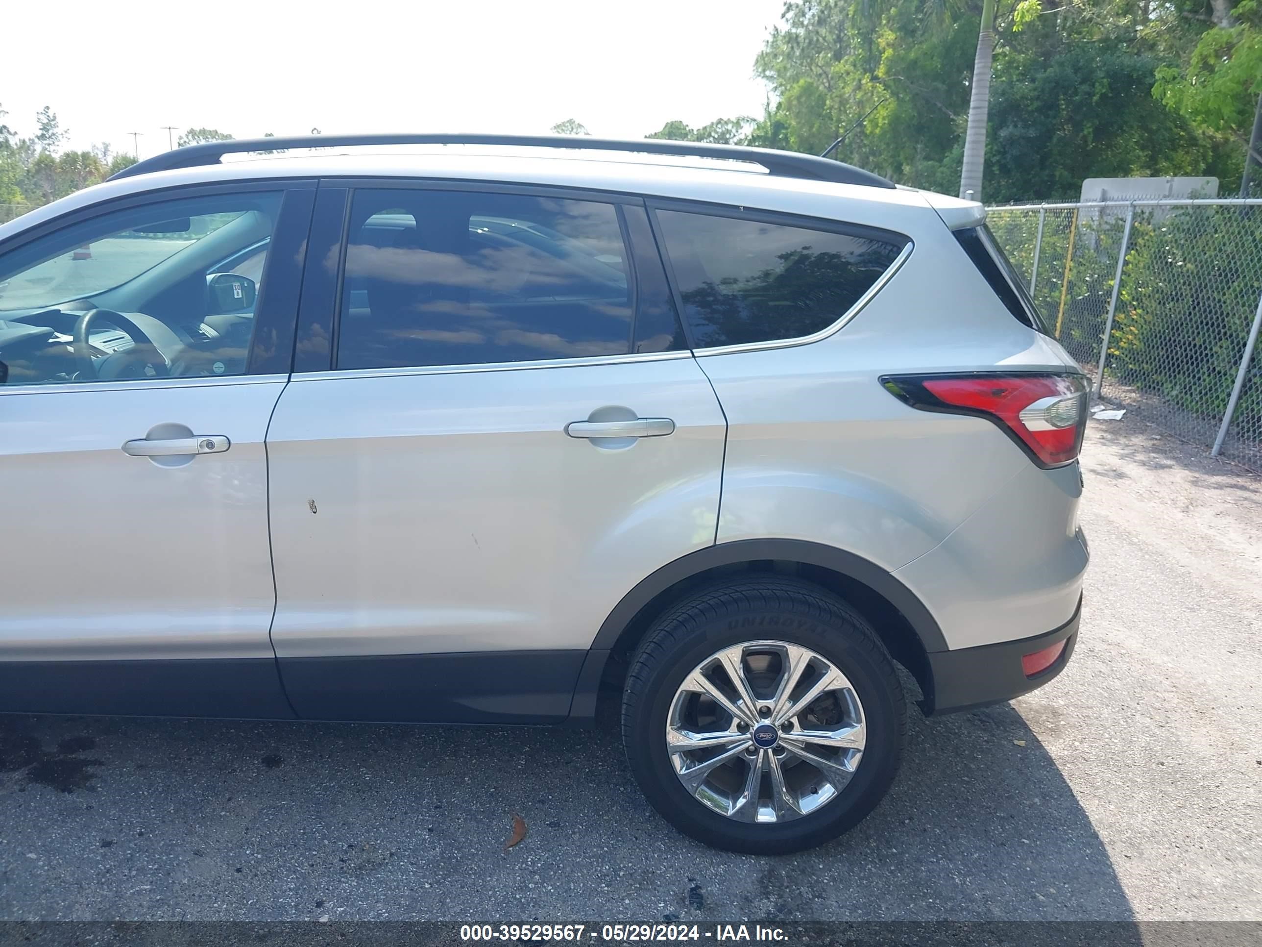 Photo 13 VIN: 1FMCU0G94JUB49765 - FORD ESCAPE 