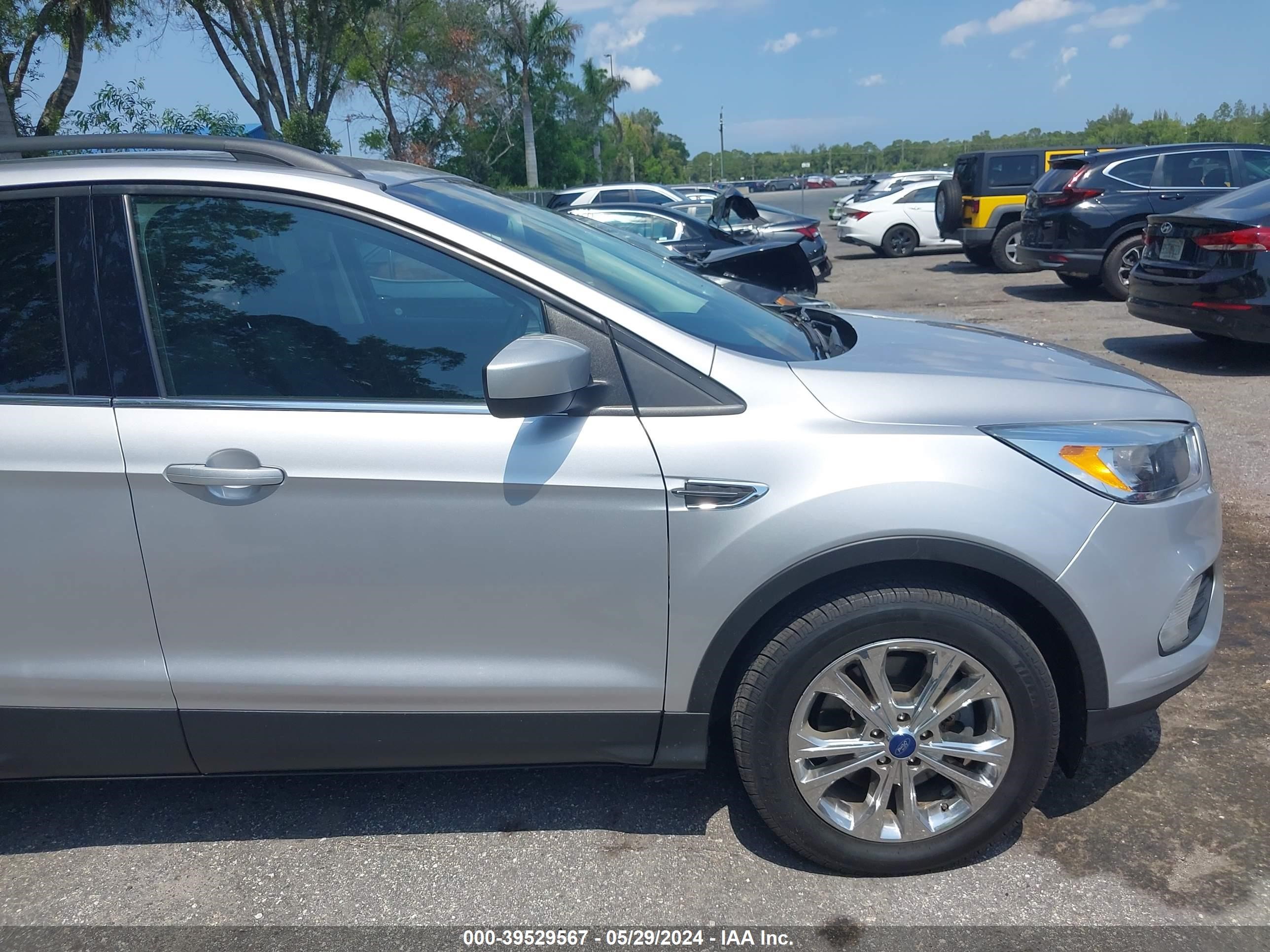 Photo 16 VIN: 1FMCU0G94JUB49765 - FORD ESCAPE 