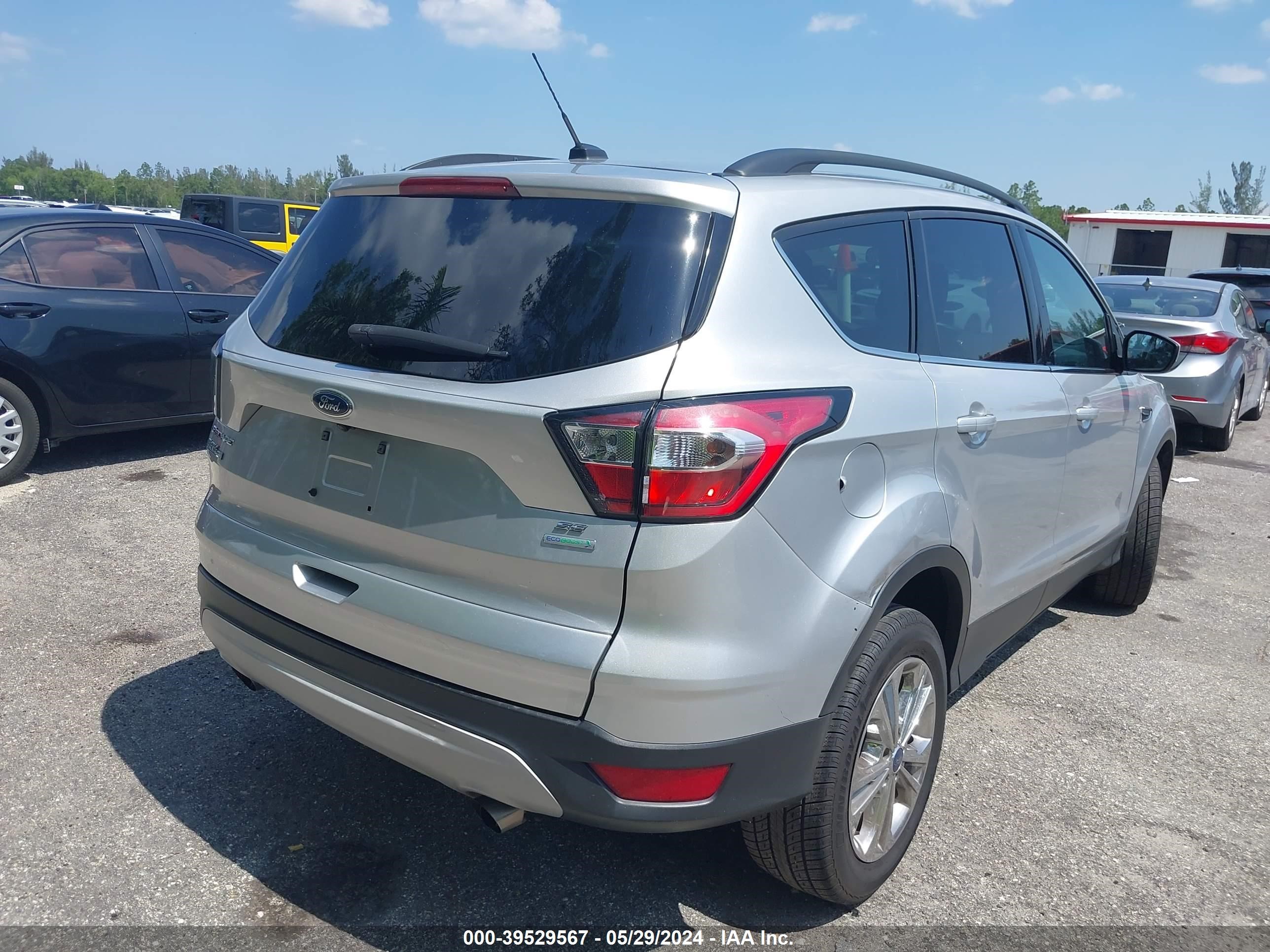 Photo 3 VIN: 1FMCU0G94JUB49765 - FORD ESCAPE 