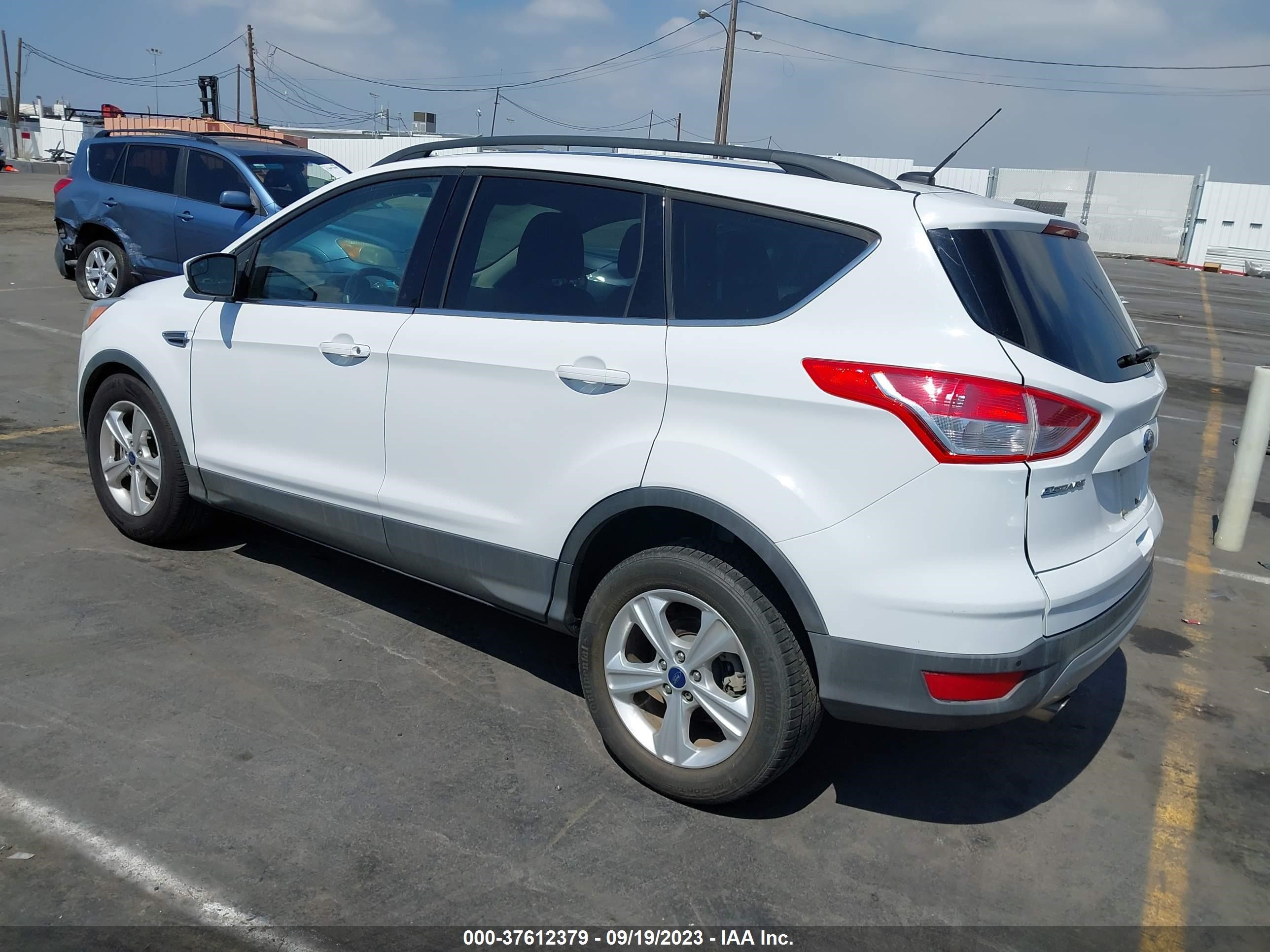 Photo 2 VIN: 1FMCU0G95GUA68038 - FORD ESCAPE 