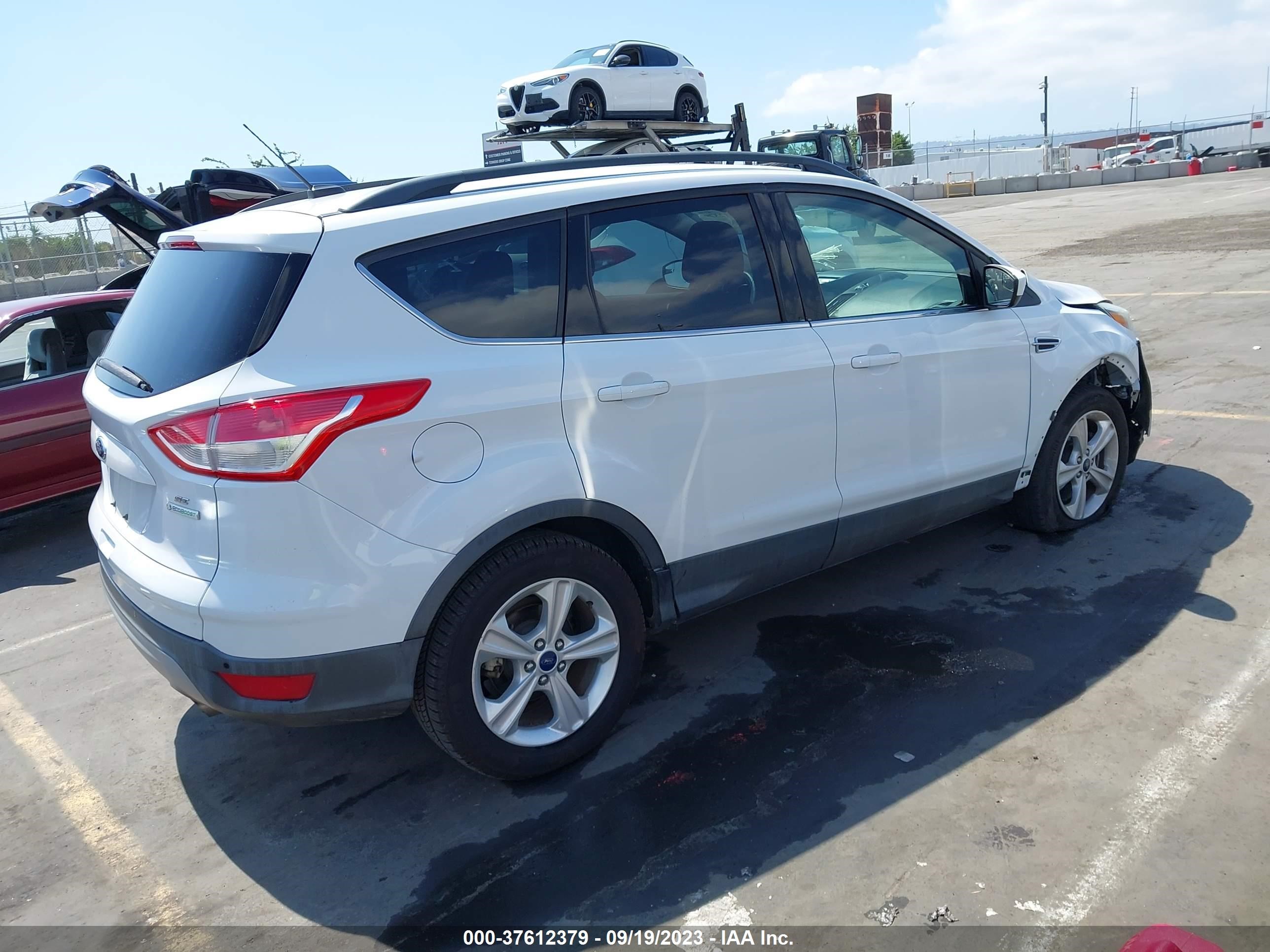 Photo 3 VIN: 1FMCU0G95GUA68038 - FORD ESCAPE 