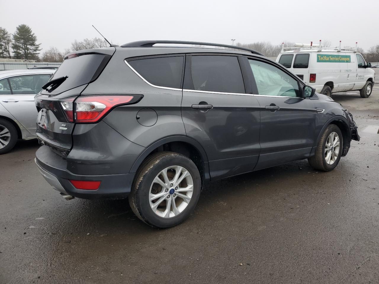 Photo 2 VIN: 1FMCU0G95JUB49354 - FORD ESCAPE 