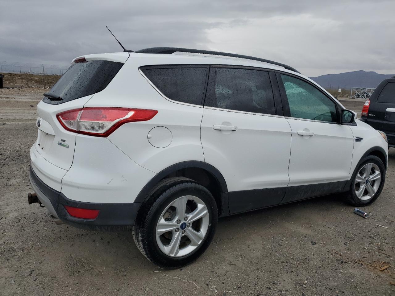 Photo 2 VIN: 1FMCU0G96FUA43518 - FORD ESCAPE 