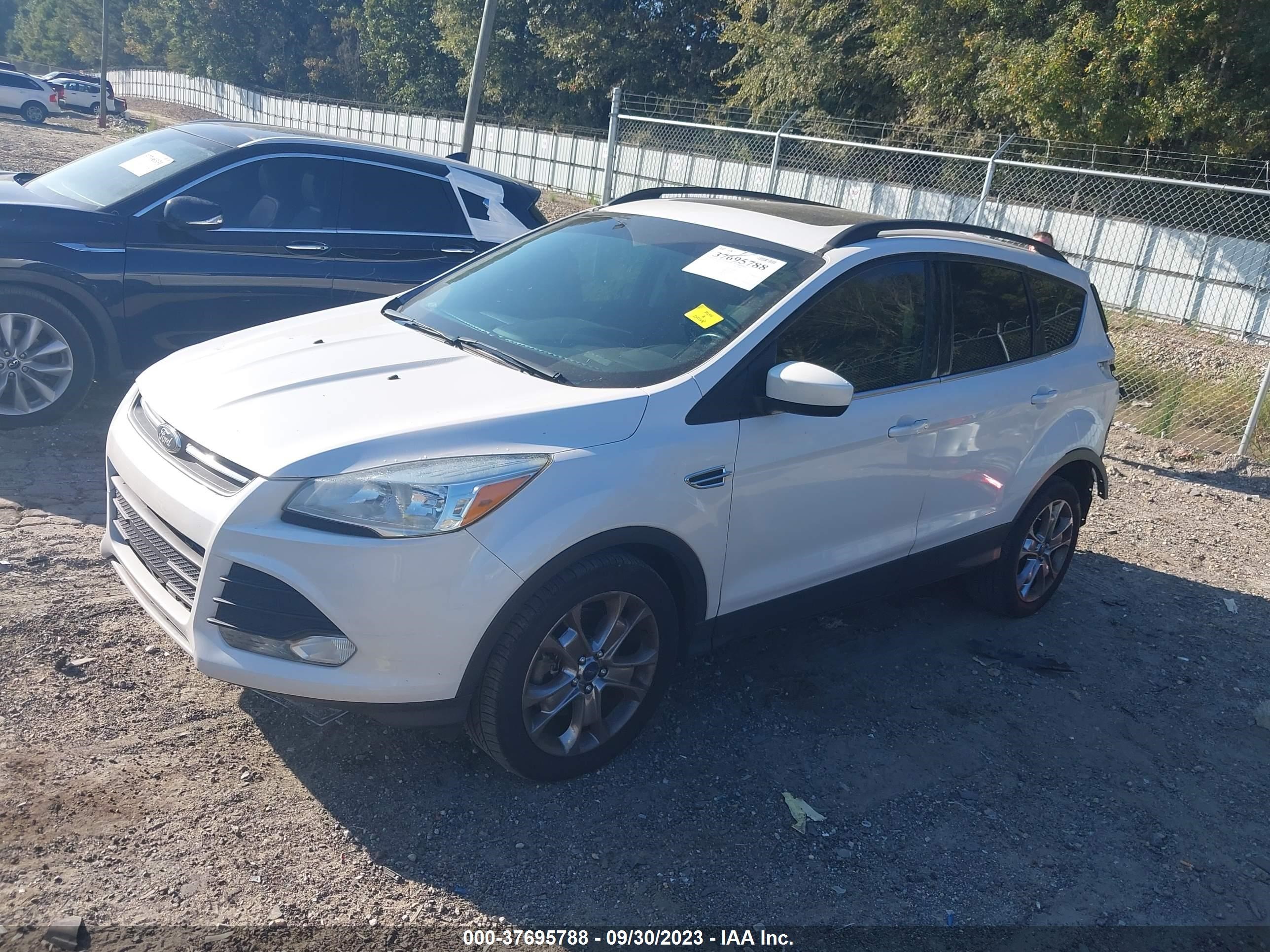 Photo 1 VIN: 1FMCU0G96GUC05312 - FORD ESCAPE 