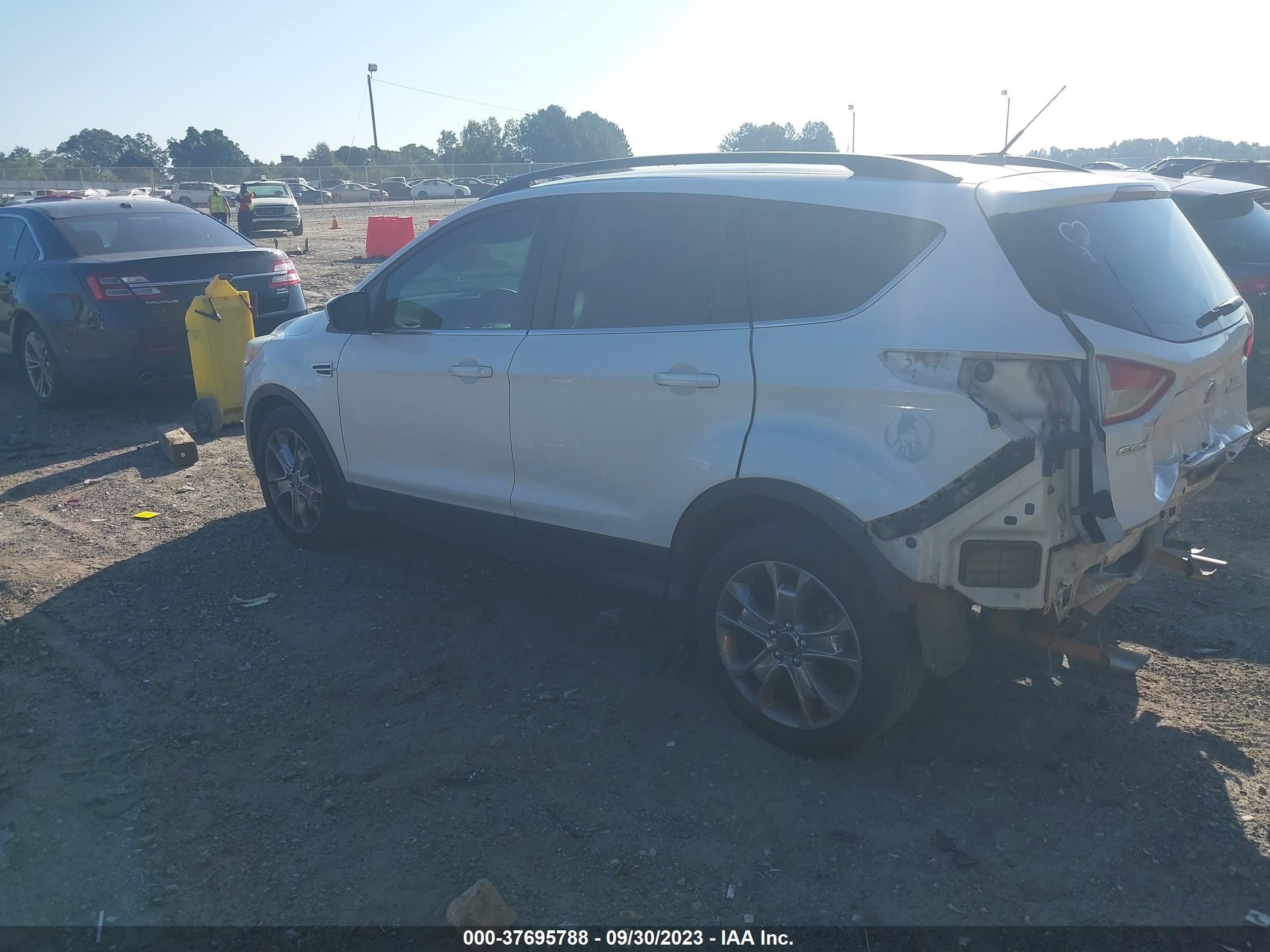 Photo 2 VIN: 1FMCU0G96GUC05312 - FORD ESCAPE 