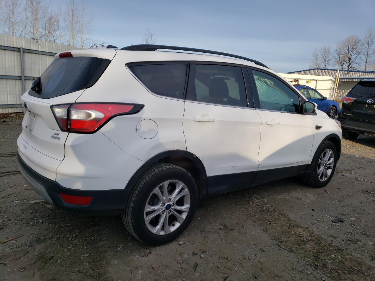 Photo 2 VIN: 1FMCU0G97HUA52182 - FORD ESCAPE 