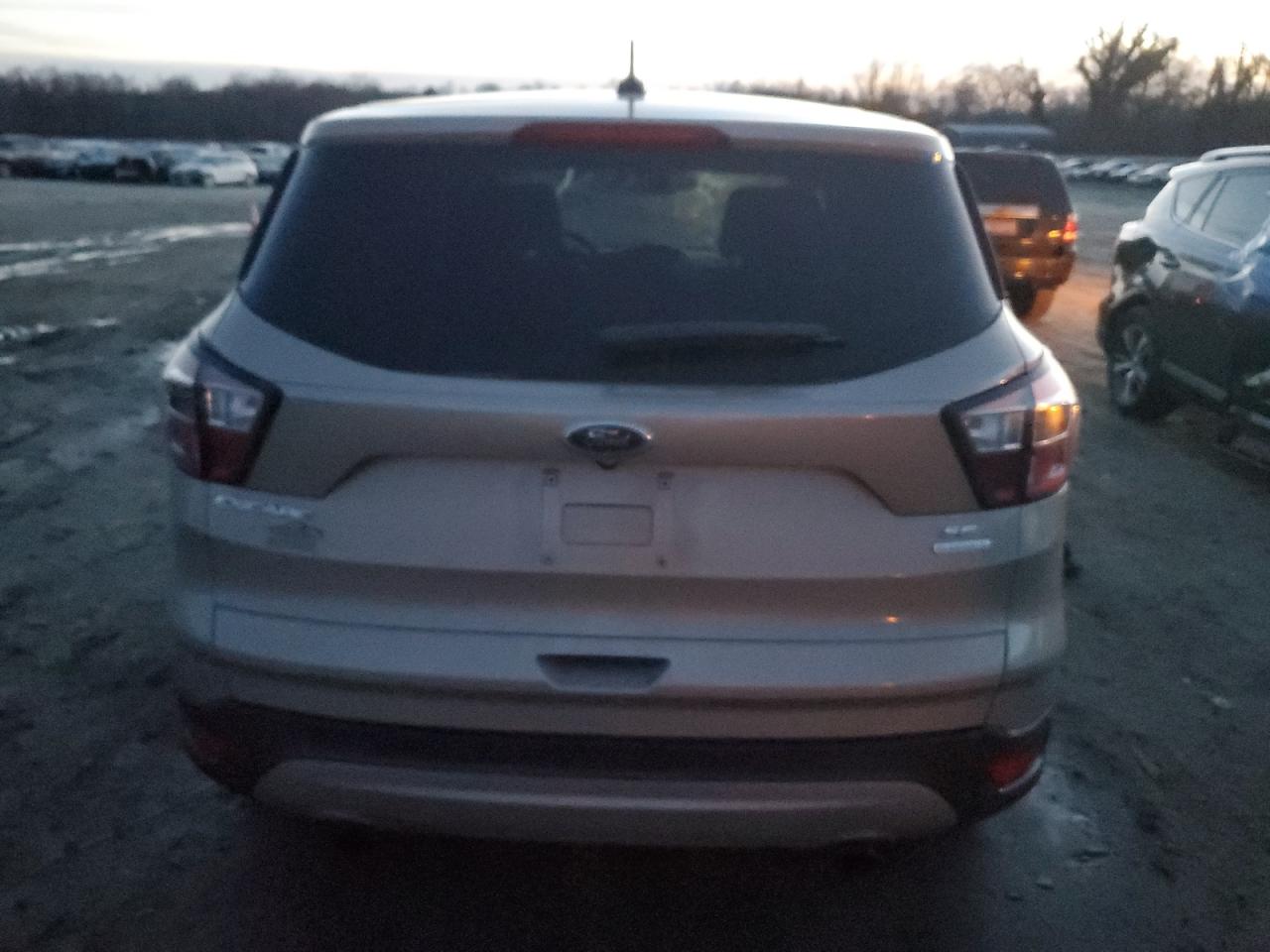 Photo 5 VIN: 1FMCU0G97HUE29402 - FORD ESCAPE 