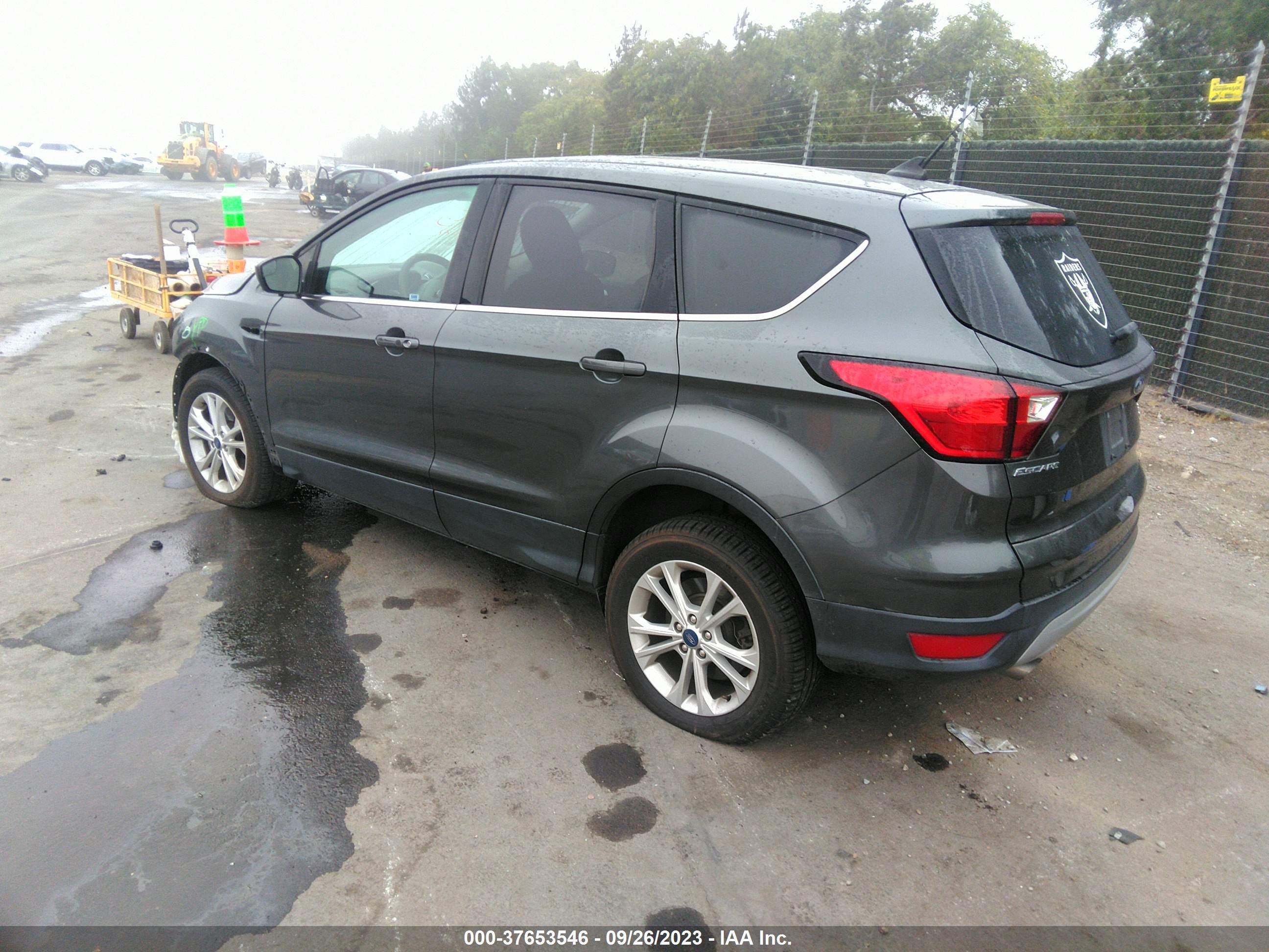 Photo 2 VIN: 1FMCU0G98KUA72674 - FORD ESCAPE 