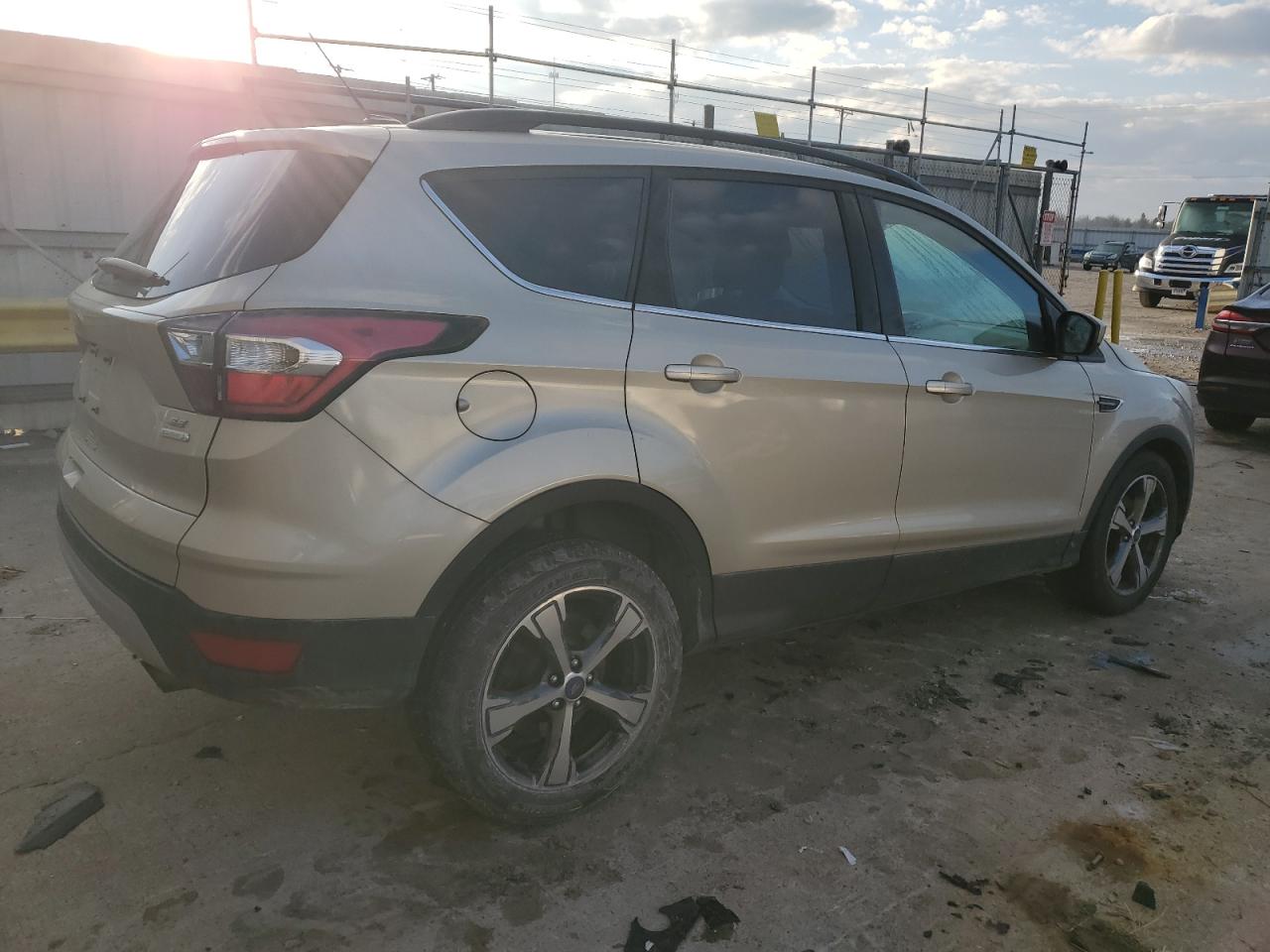 Photo 2 VIN: 1FMCU0GD0HUA37365 - FORD ESCAPE 