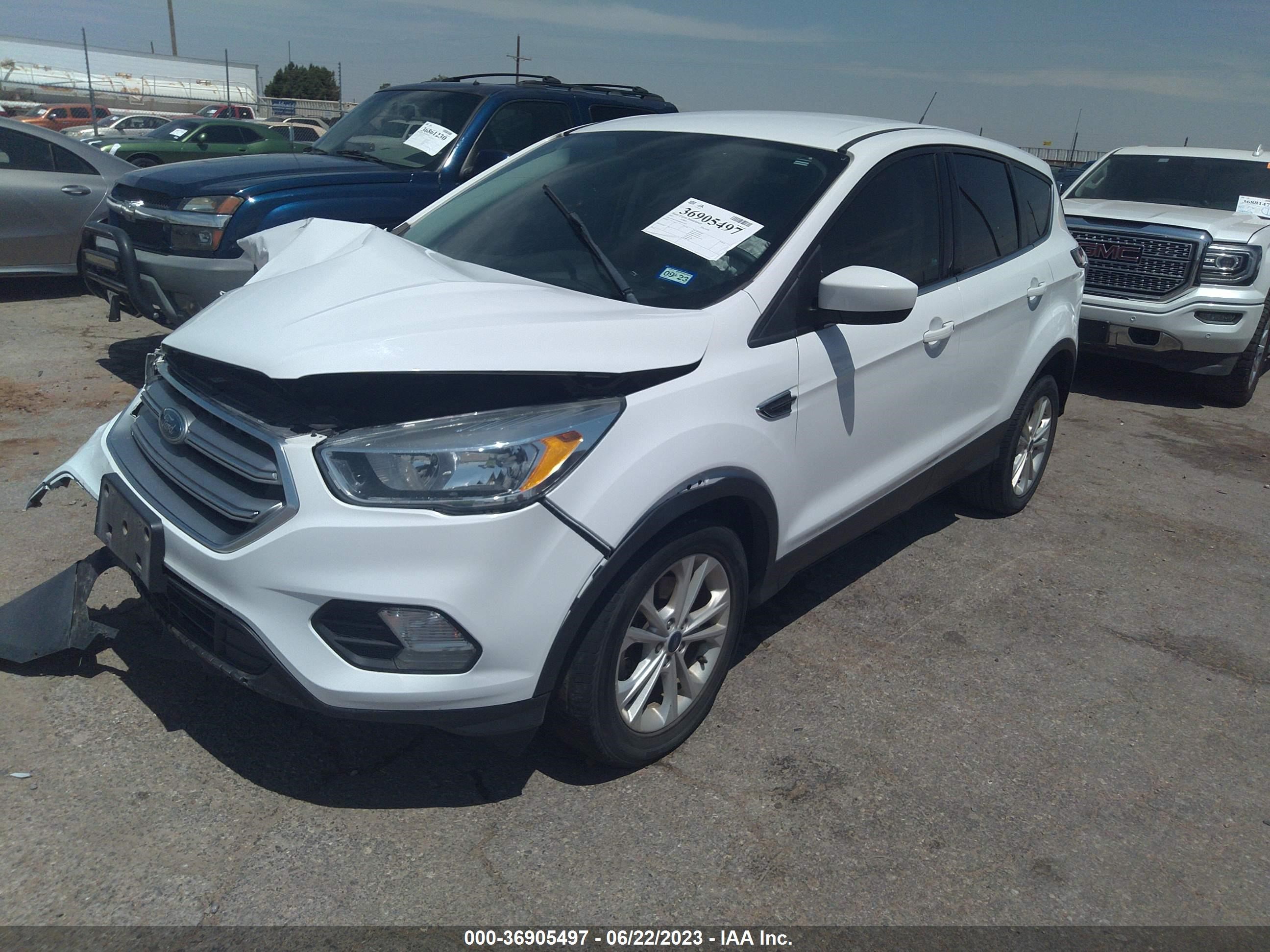 Photo 1 VIN: 1FMCU0GD0HUB21427 - FORD ESCAPE 