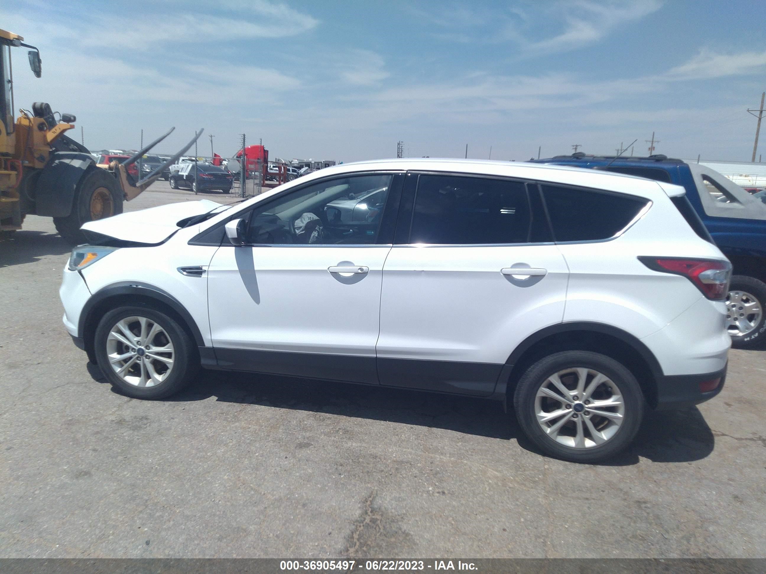 Photo 13 VIN: 1FMCU0GD0HUB21427 - FORD ESCAPE 