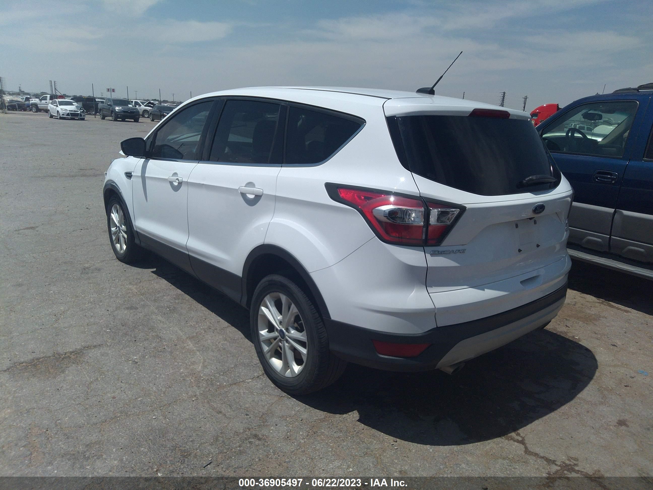 Photo 2 VIN: 1FMCU0GD0HUB21427 - FORD ESCAPE 