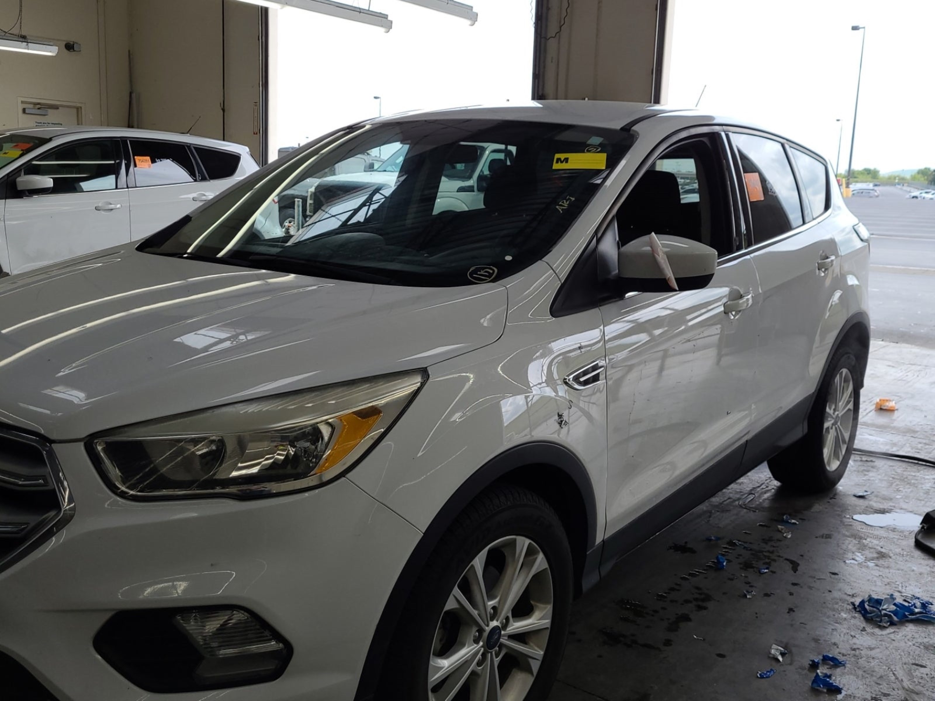 Photo 2 VIN: 1FMCU0GD0HUE76873 - FORD ESCAPE 