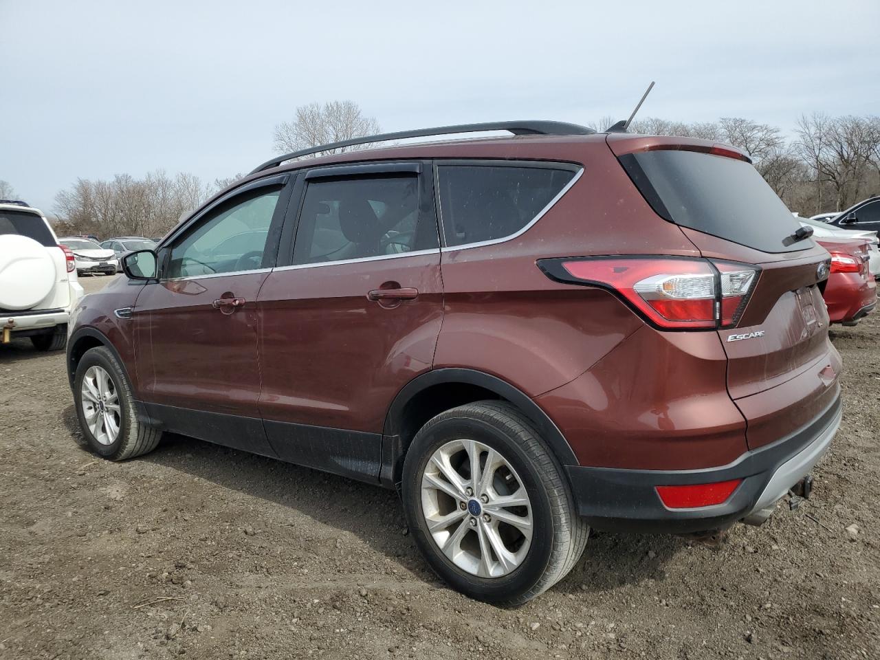 Photo 2 VIN: 1FMCU0GD0JUA80660 - FORD ESCAPE 