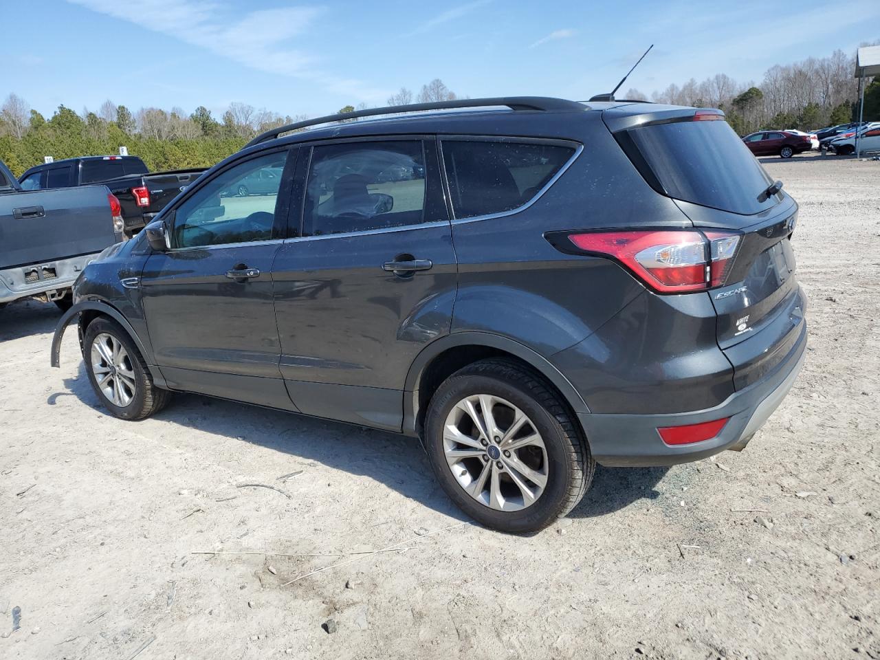 Photo 1 VIN: 1FMCU0GD0JUA82909 - FORD ESCAPE 