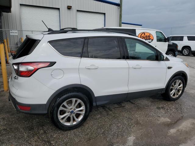 Photo 2 VIN: 1FMCU0GD0JUB17206 - FORD ESCAPE SE 