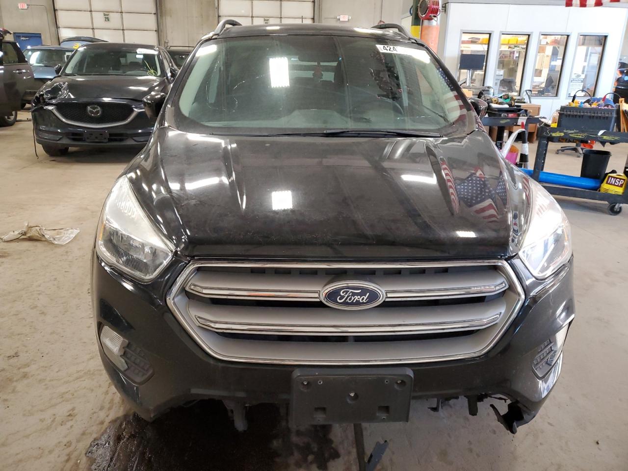 Photo 4 VIN: 1FMCU0GD0JUB37956 - FORD ESCAPE 