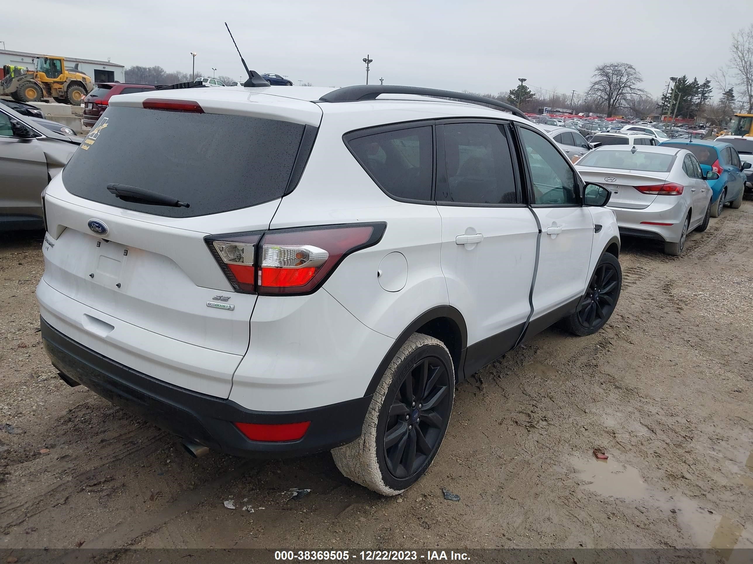 Photo 3 VIN: 1FMCU0GD0JUB68611 - FORD ESCAPE 