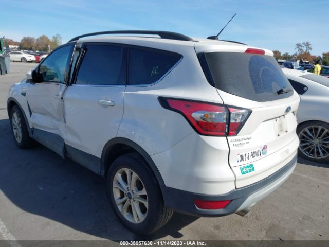 Photo 2 VIN: 1FMCU0GD0JUD14232 - FORD ESCAPE 