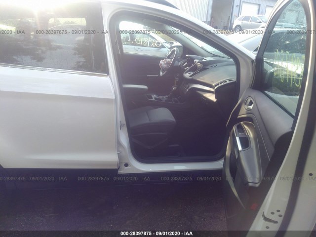 Photo 4 VIN: 1FMCU0GD0JUD17695 - FORD ESCAPE 