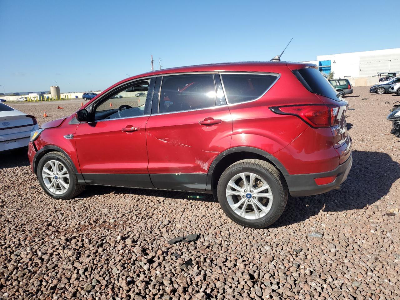 Photo 1 VIN: 1FMCU0GD0KUB05400 - FORD ESCAPE 