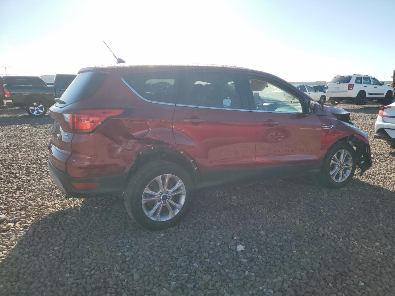 Photo 2 VIN: 1FMCU0GD0KUB05400 - FORD ESCAPE 