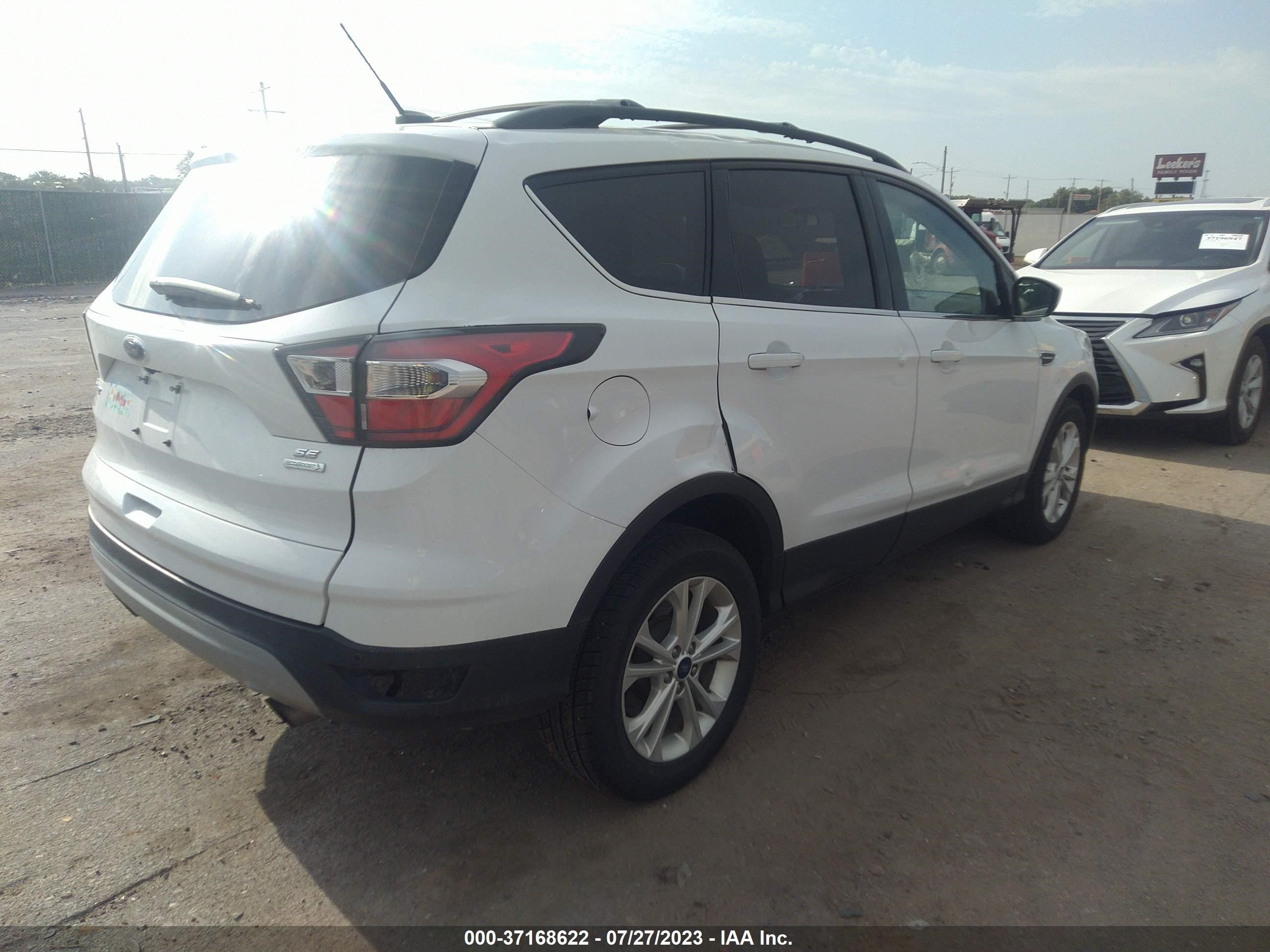 Photo 3 VIN: 1FMCU0GD1HUB40438 - FORD ESCAPE 