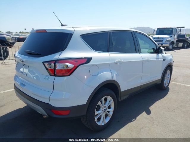 Photo 3 VIN: 1FMCU0GD1HUC11380 - FORD ESCAPE 