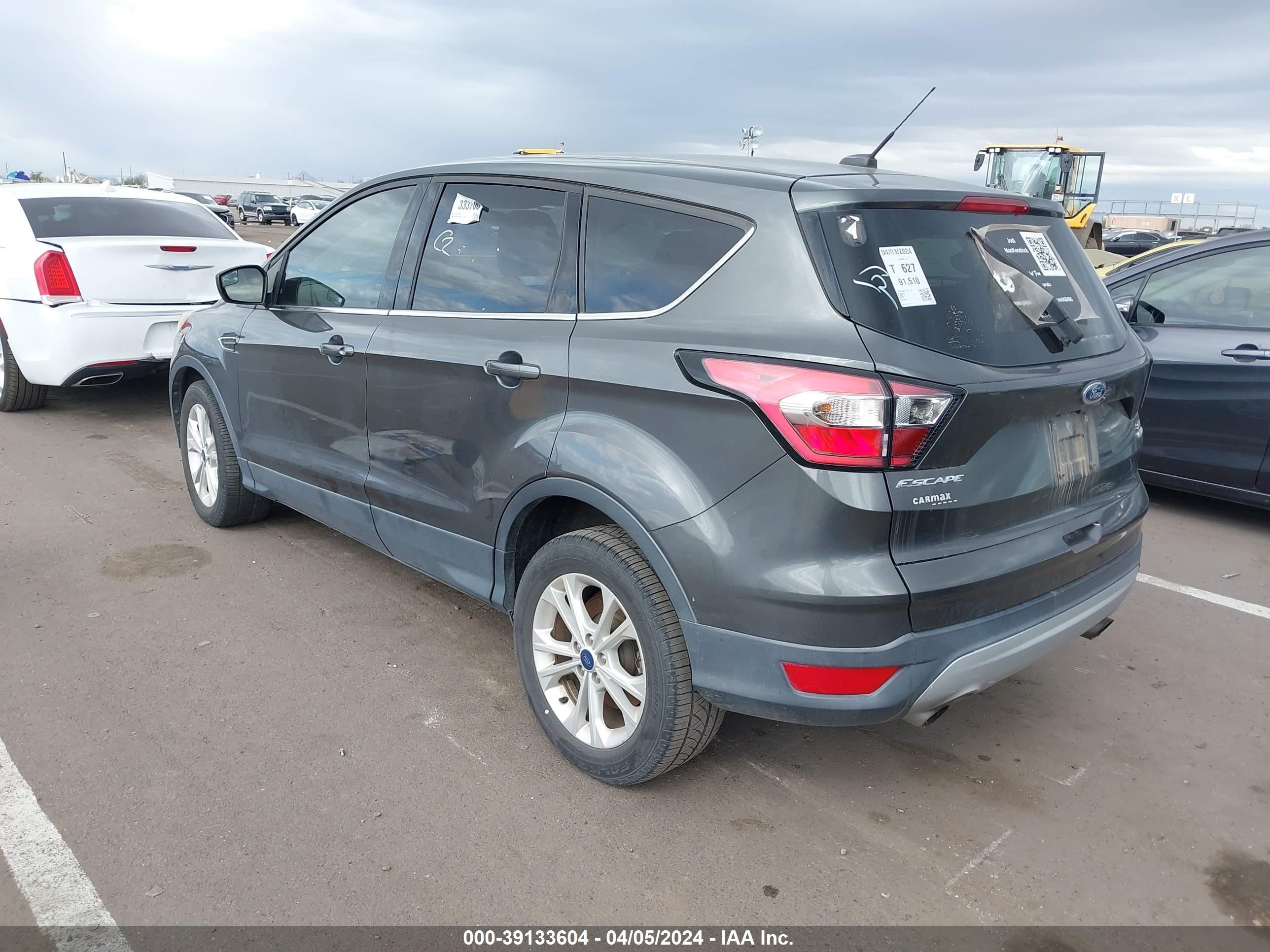 Photo 2 VIN: 1FMCU0GD1HUC80442 - FORD ESCAPE 