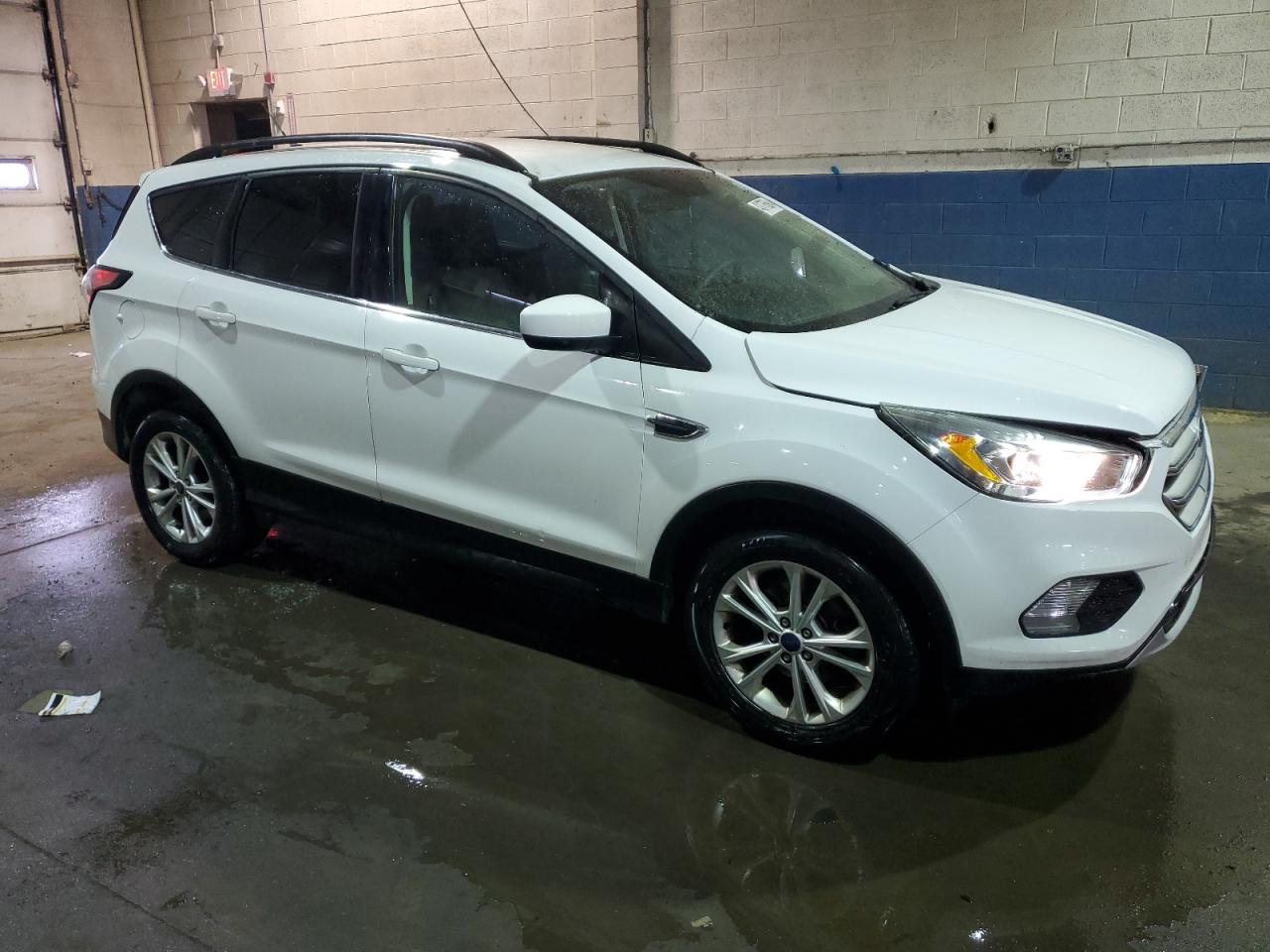 Photo 3 VIN: 1FMCU0GD1HUC86256 - FORD ESCAPE 