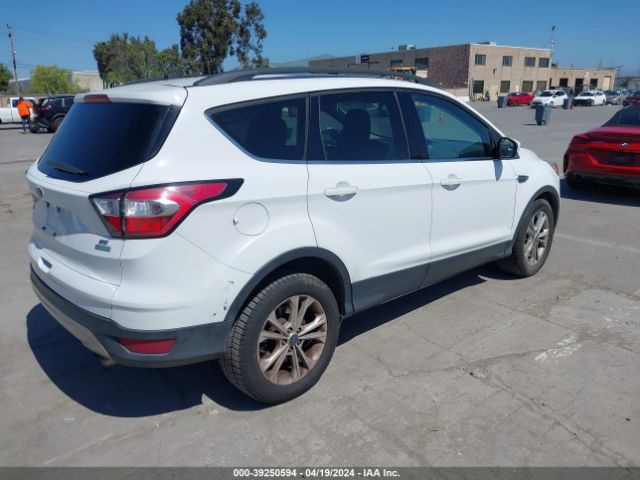 Photo 3 VIN: 1FMCU0GD1JUB28263 - FORD ESCAPE 