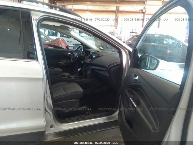 Photo 4 VIN: 1FMCU0GD1JUD18290 - FORD ESCAPE 