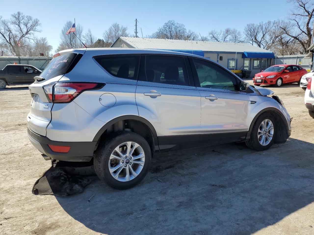 Photo 2 VIN: 1FMCU0GD2HUF06794 - FORD ESCAPE 