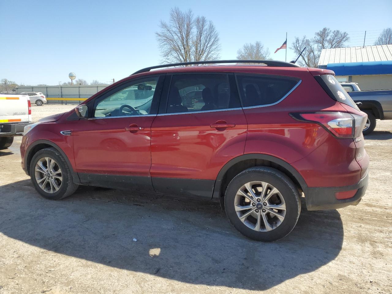 Photo 1 VIN: 1FMCU0GD2JUB25033 - FORD ESCAPE 