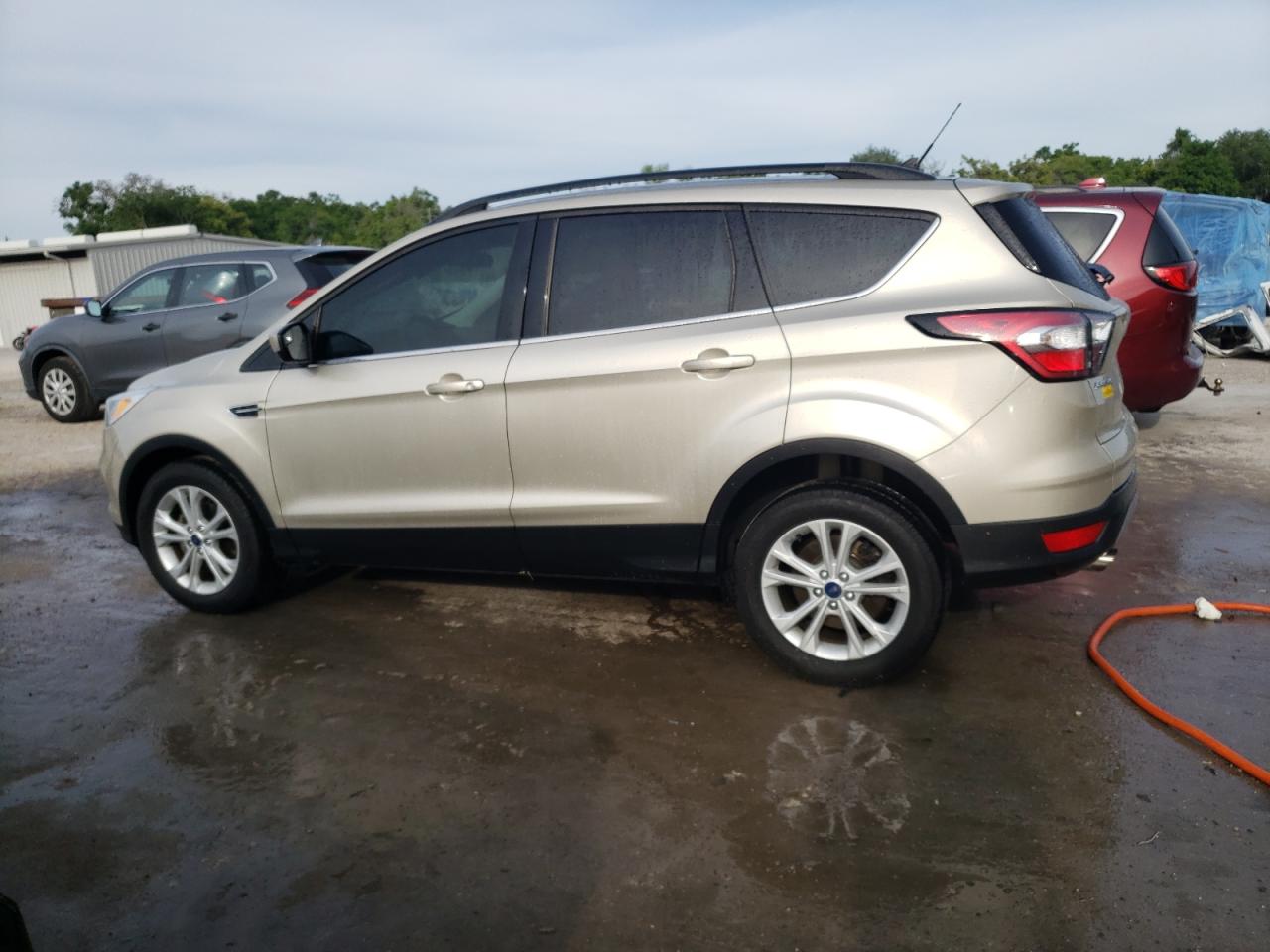 Photo 1 VIN: 1FMCU0GD2JUB36565 - FORD ESCAPE 