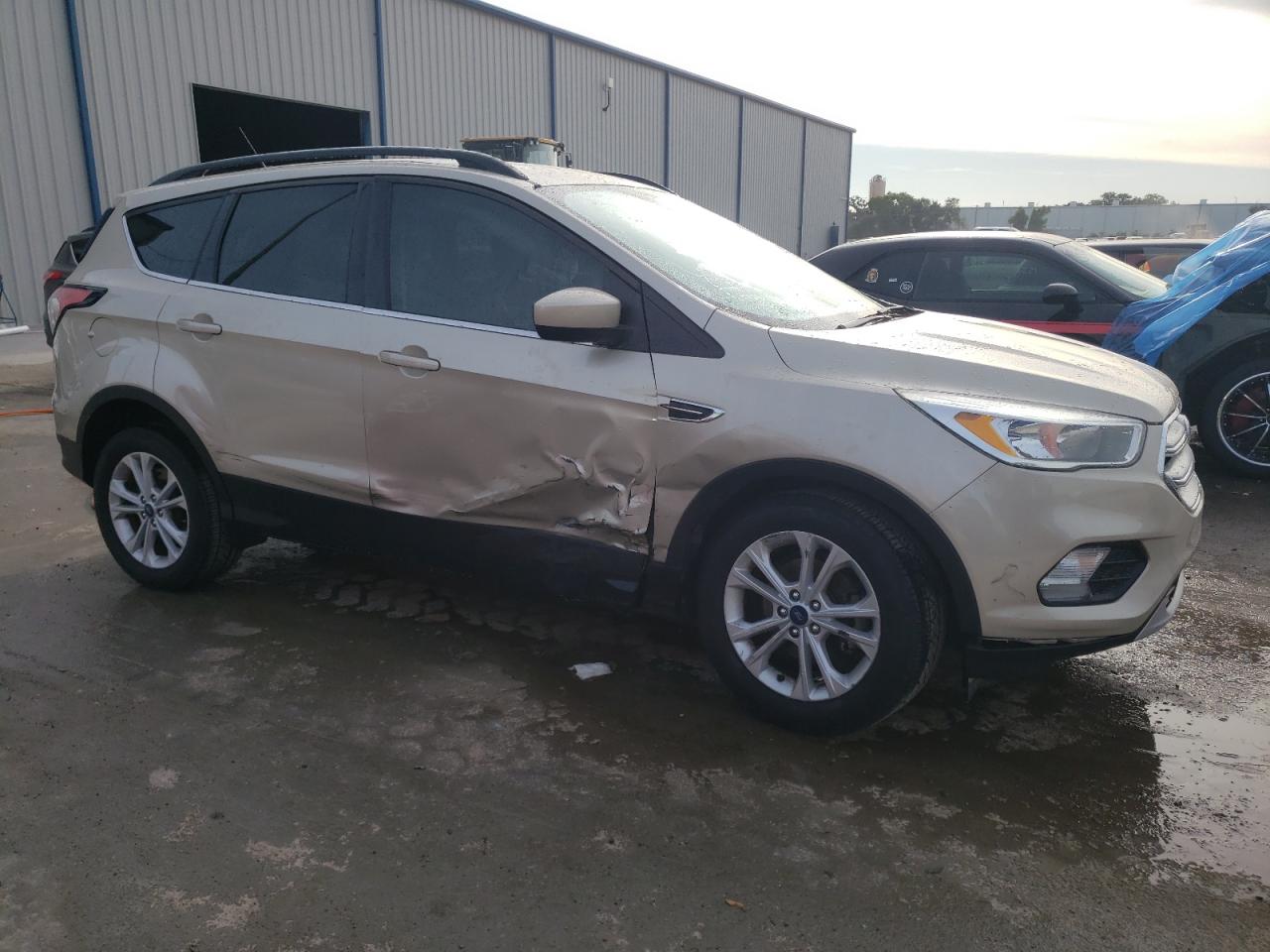 Photo 3 VIN: 1FMCU0GD2JUB36565 - FORD ESCAPE 