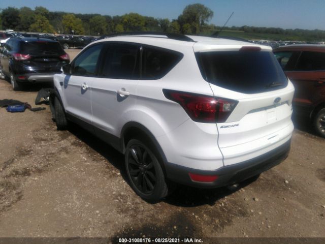 Photo 2 VIN: 1FMCU0GD2KUA64588 - FORD ESCAPE 