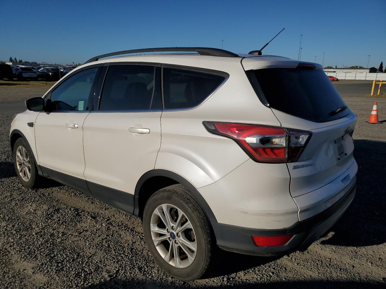 Photo 1 VIN: 1FMCU0GD3HUA39336 - FORD ESCAPE 