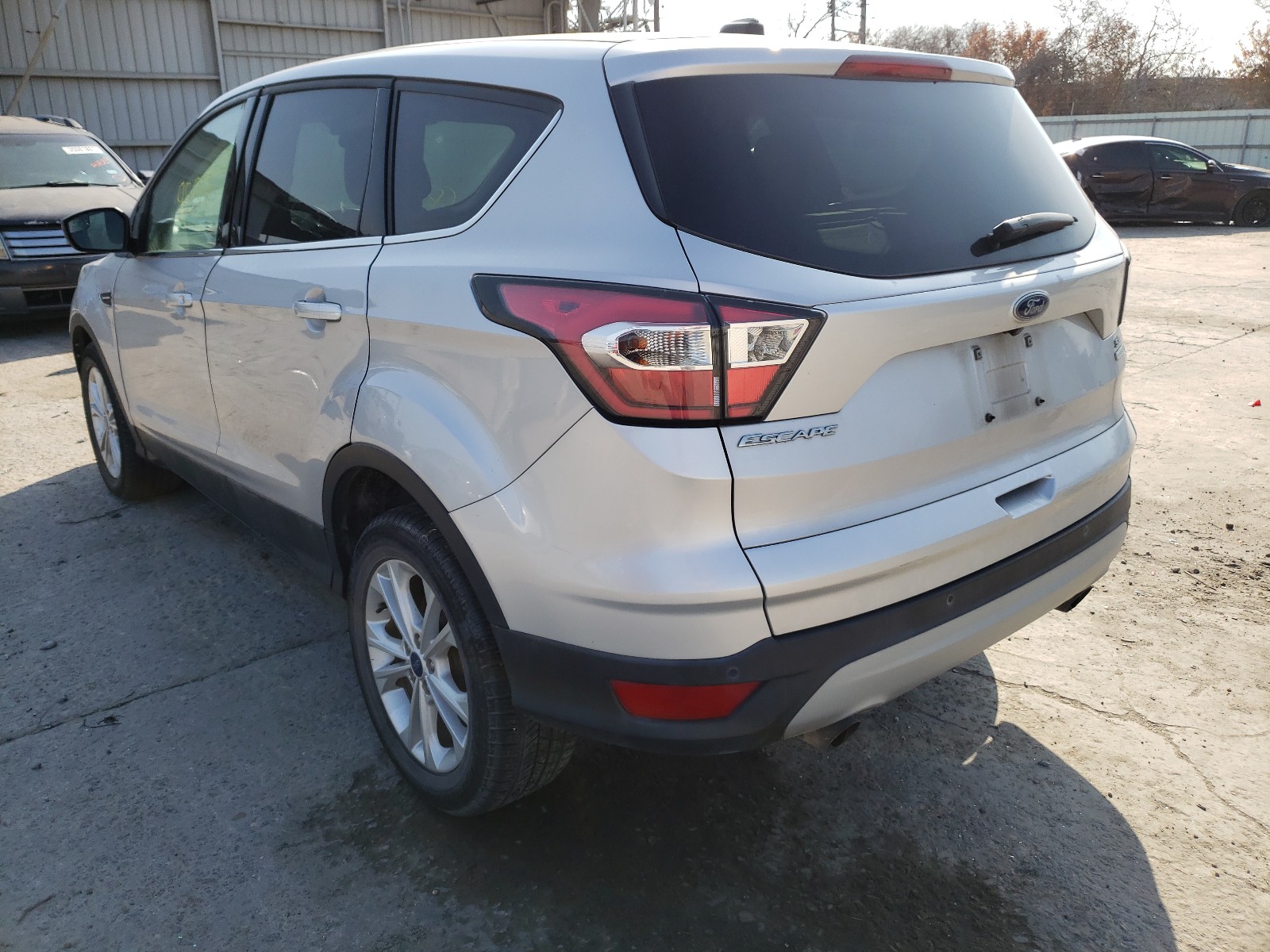 Photo 2 VIN: 1FMCU0GD3HUA62289 - FORD ESCAPE SE 