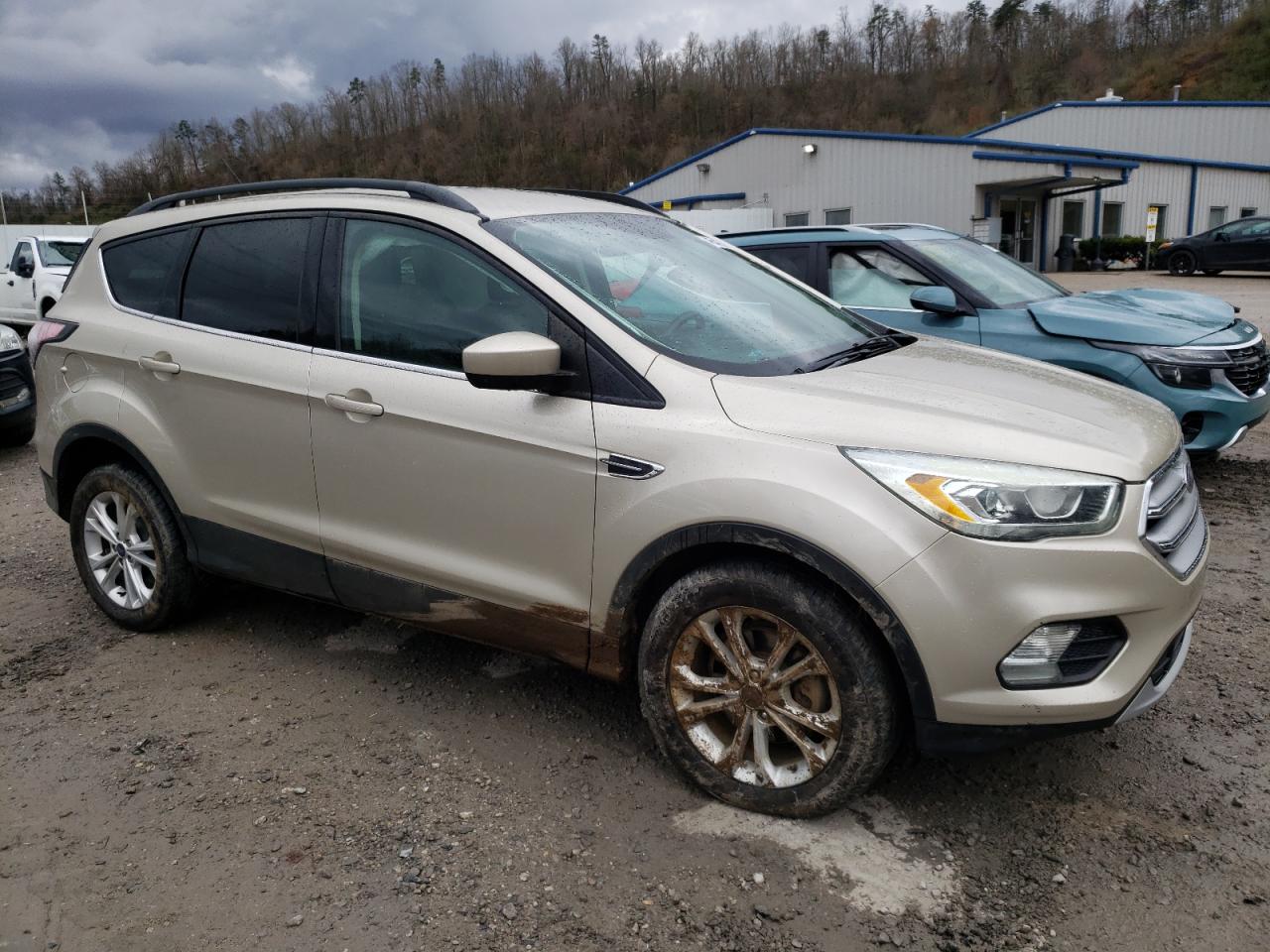 Photo 3 VIN: 1FMCU0GD3HUB28243 - FORD ESCAPE 